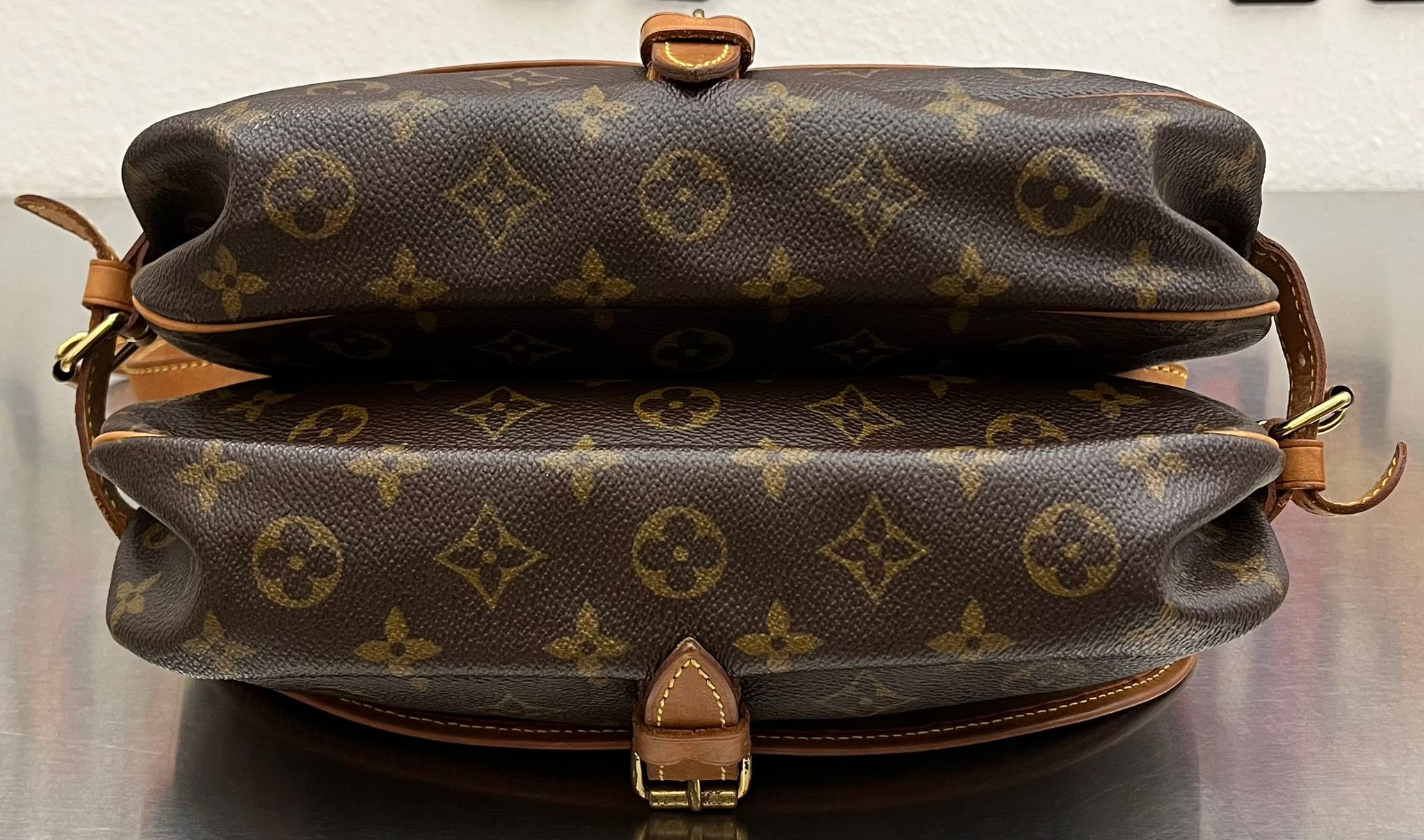 Louis Vuitton Saumur 30