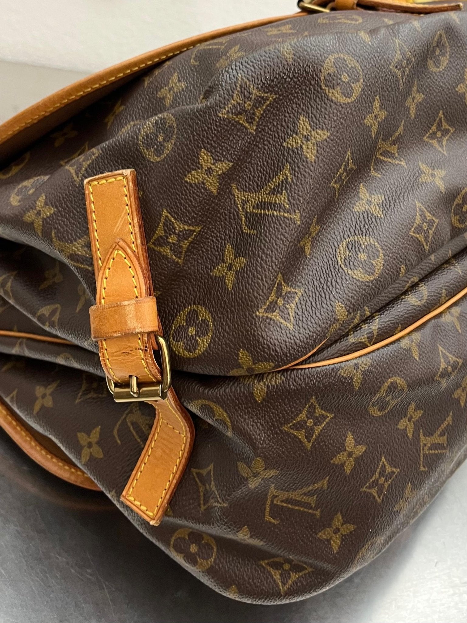 Louis Vuitton Saumur 35