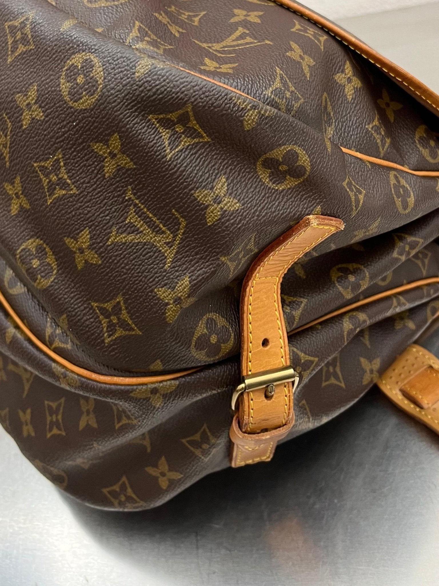 Louis Vuitton Saumur 35