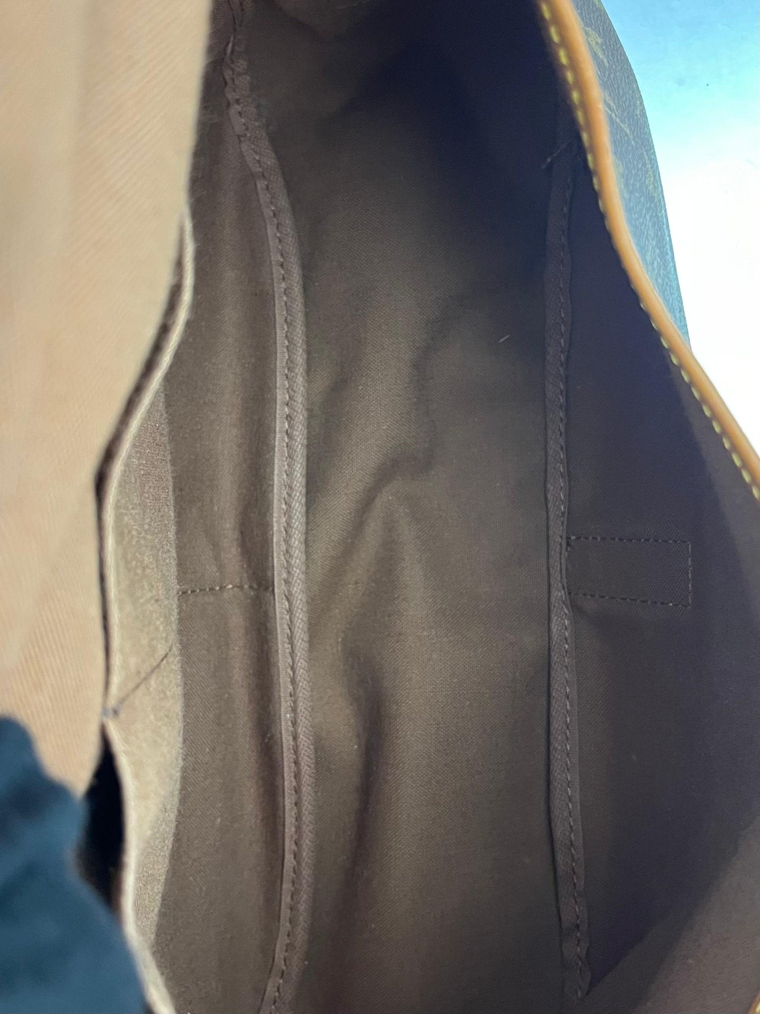 Louis Vuitton Saumur 35