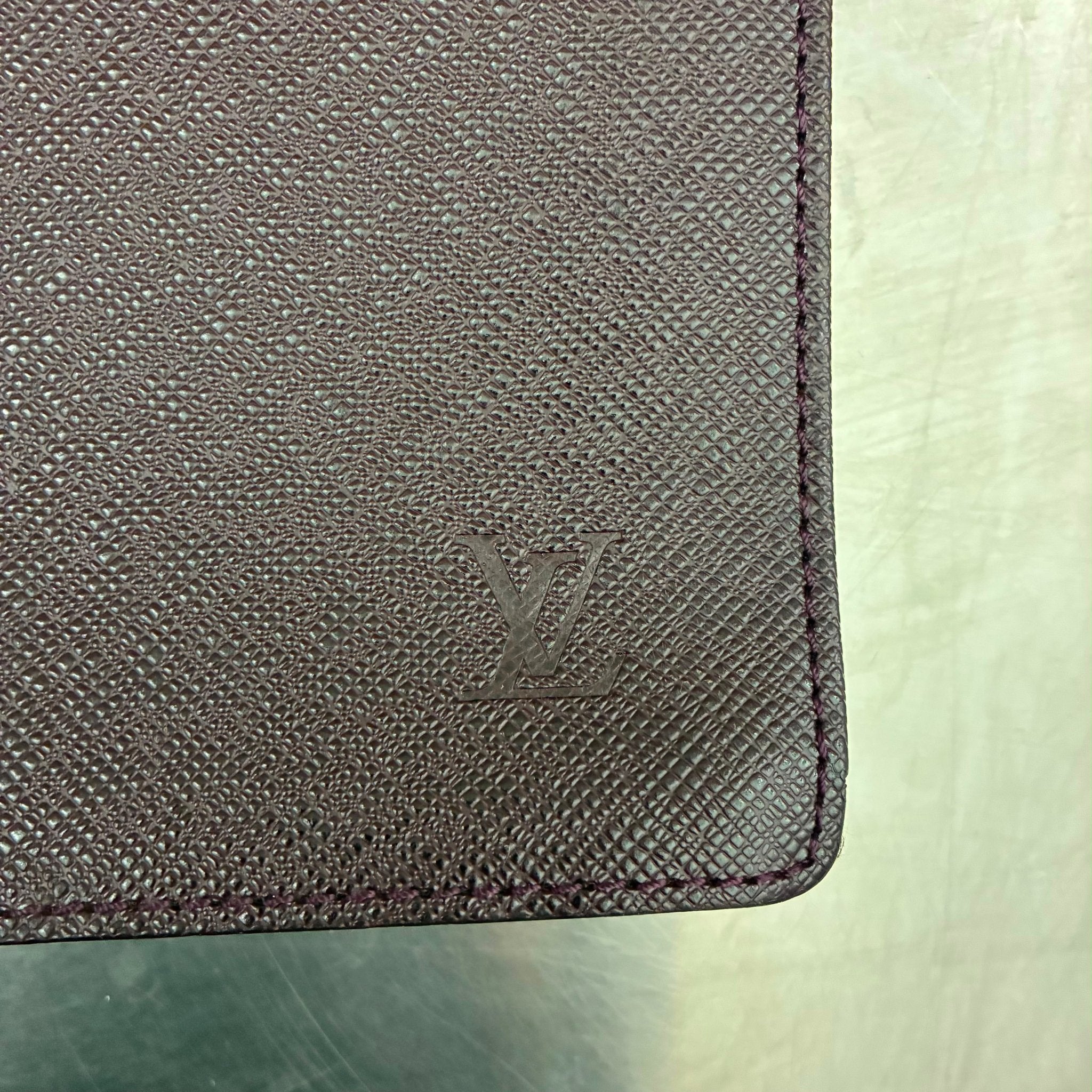 Louis Vuitton Serviette Kourad Taiga