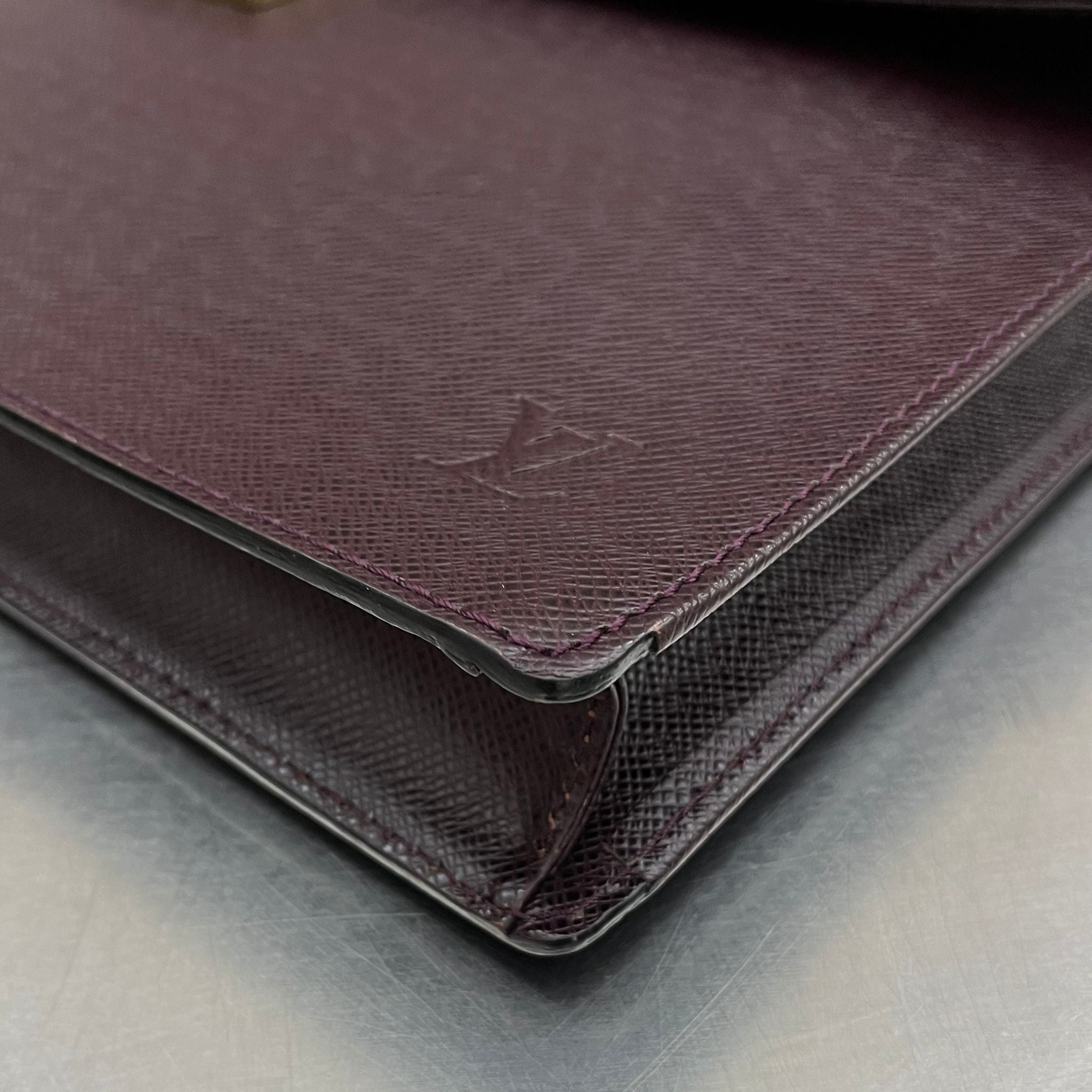 Louis Vuitton Serviette Kourad Taiga