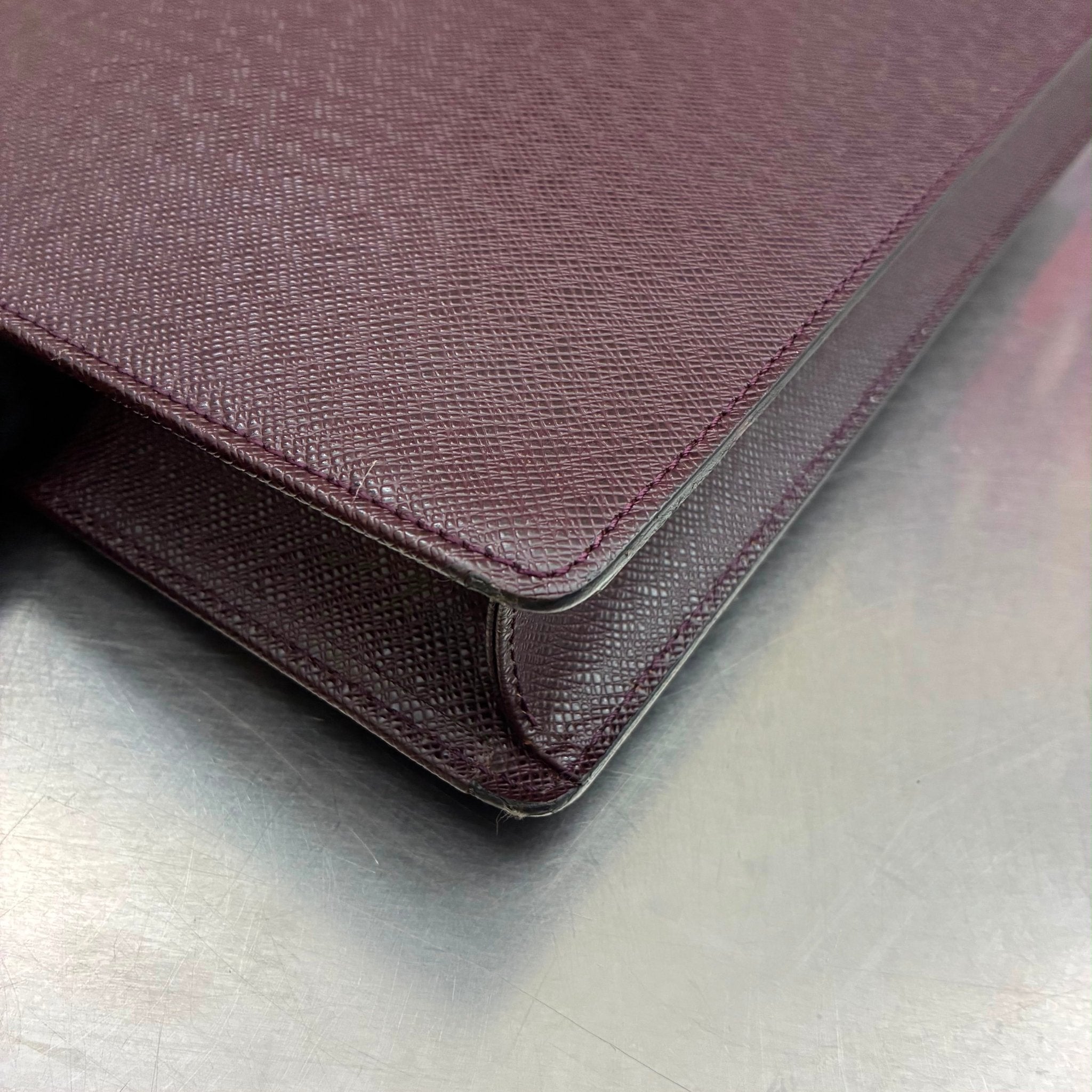 Louis Vuitton Serviette Kourad Taiga