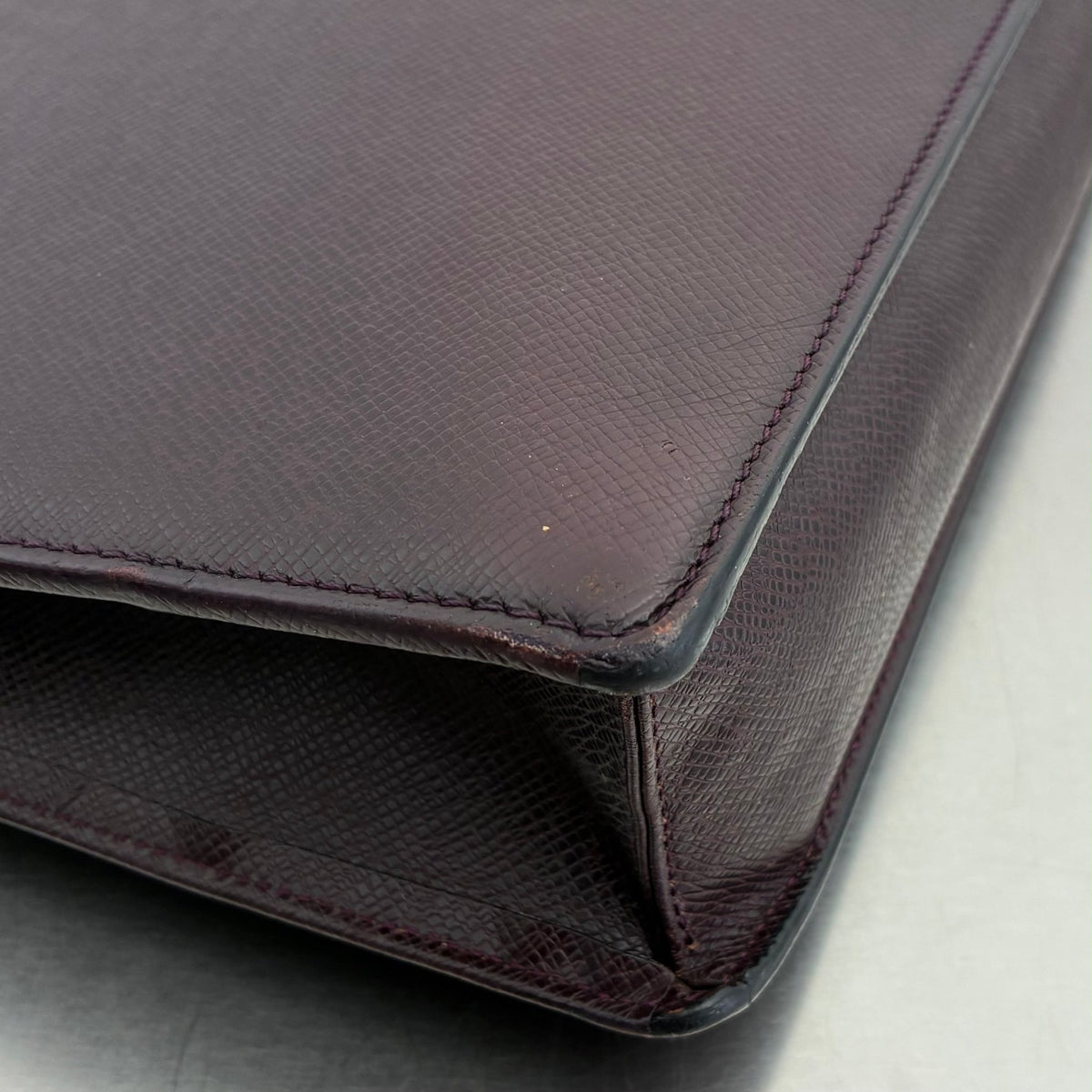 Louis Vuitton Serviette Kourad Taiga