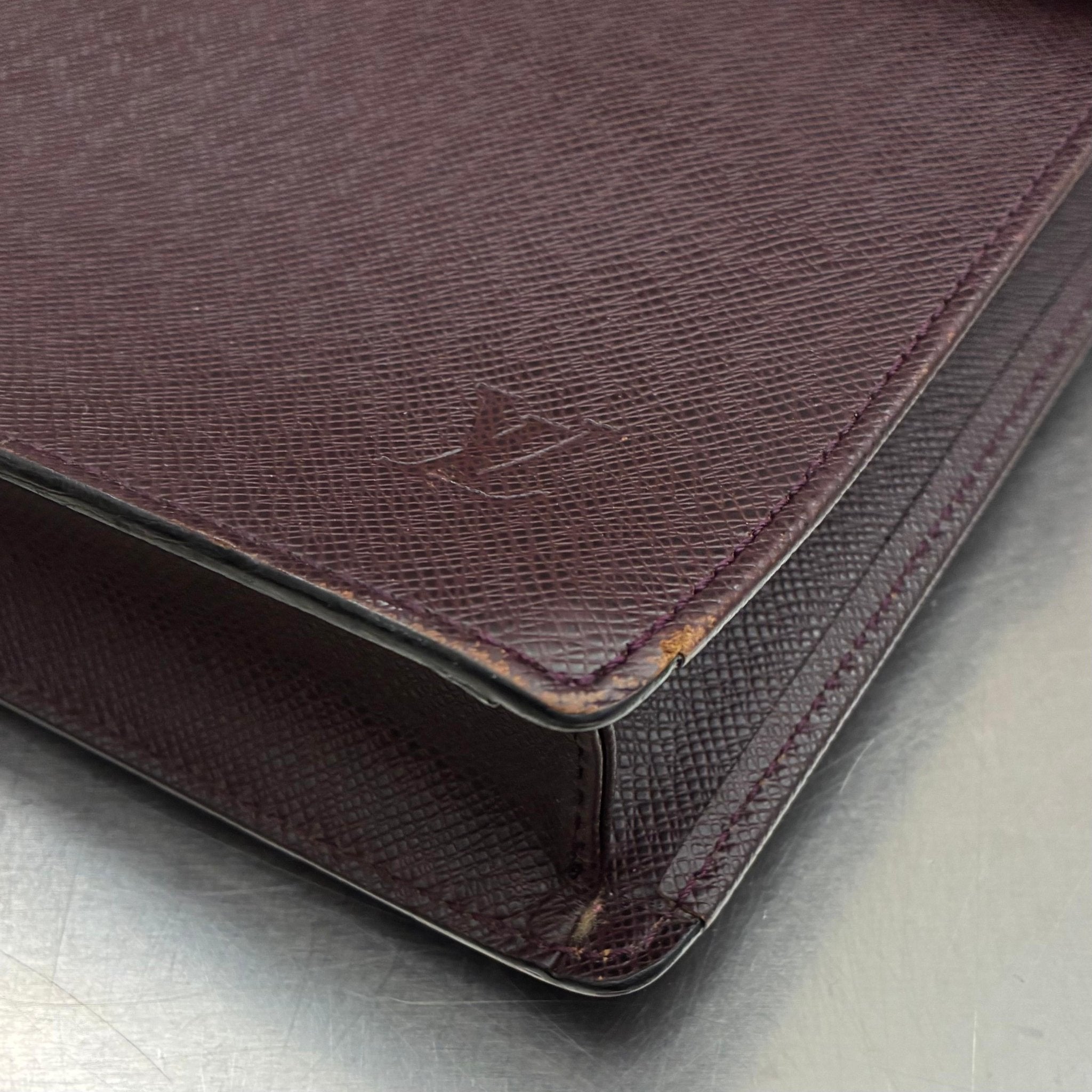 Louis Vuitton Serviette Kourad Taiga