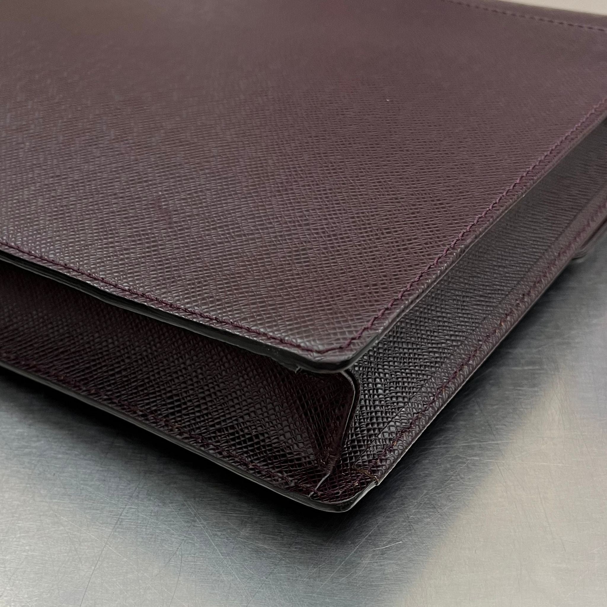 Louis Vuitton Serviette Kourad Taiga