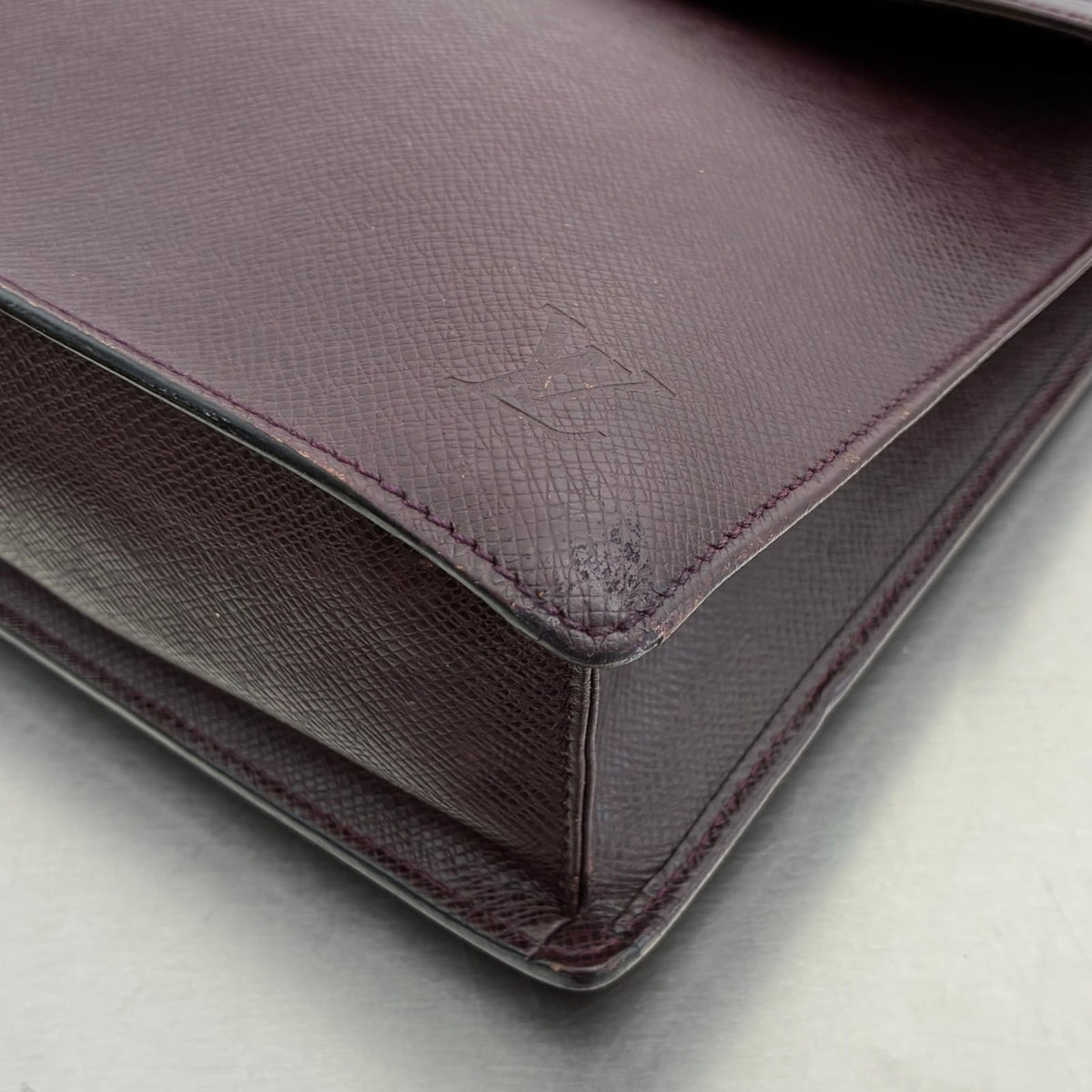 Louis Vuitton Serviette Kourad Taiga