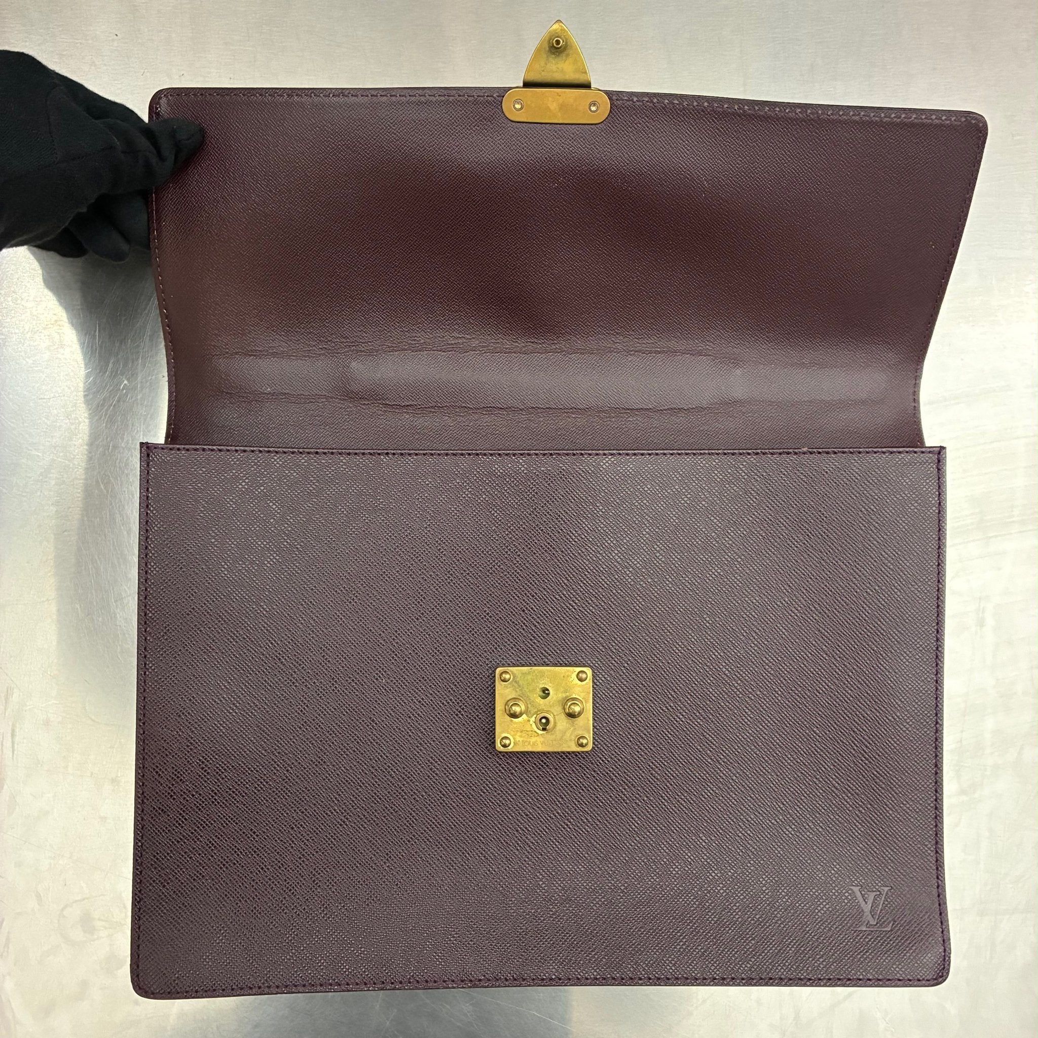 Louis Vuitton Serviette Kourad Taiga