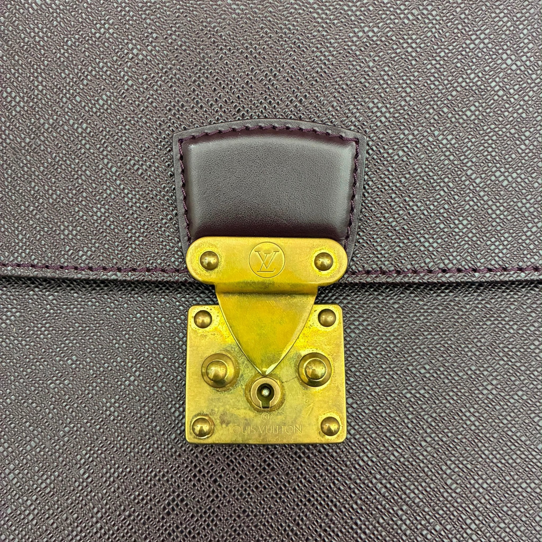 Louis Vuitton Serviette Kourad Taiga