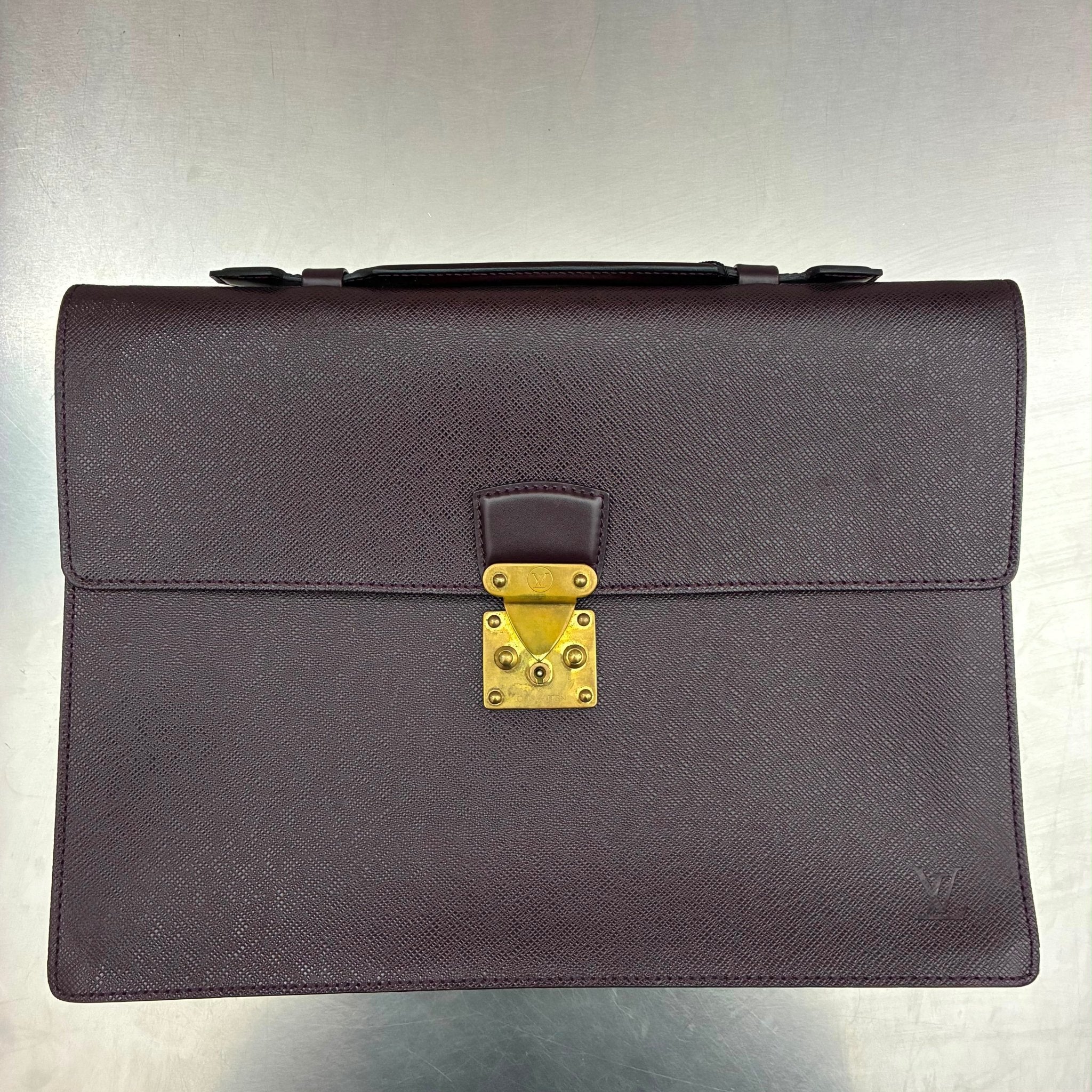 Louis Vuitton Serviette Kourad Taiga