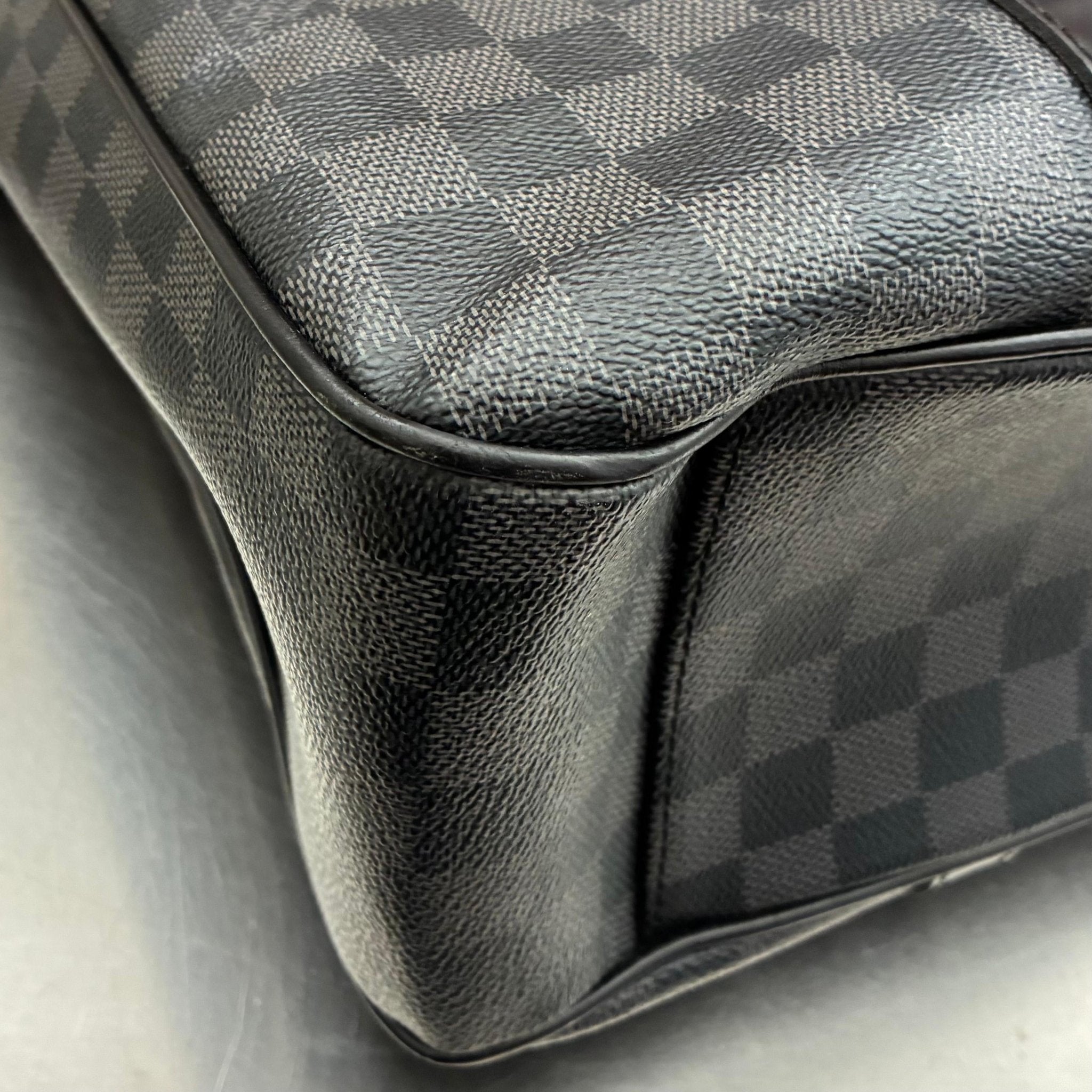 Louis Vuitton Tadao Damier Graphit