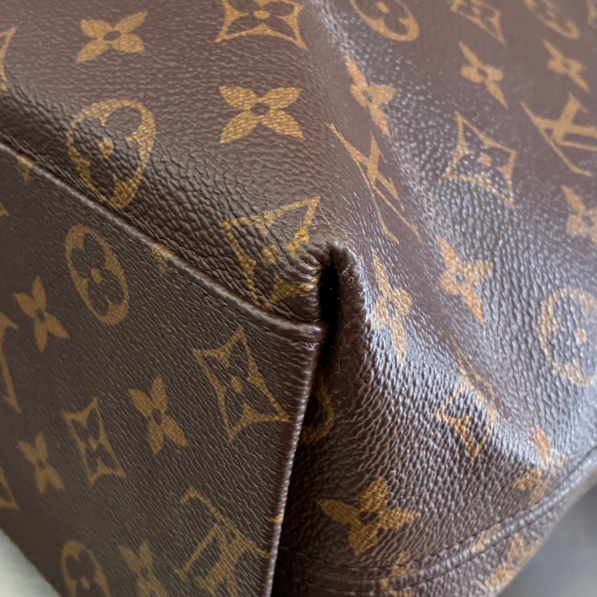 Louis Vuitton Tuileries Hobo Monogam