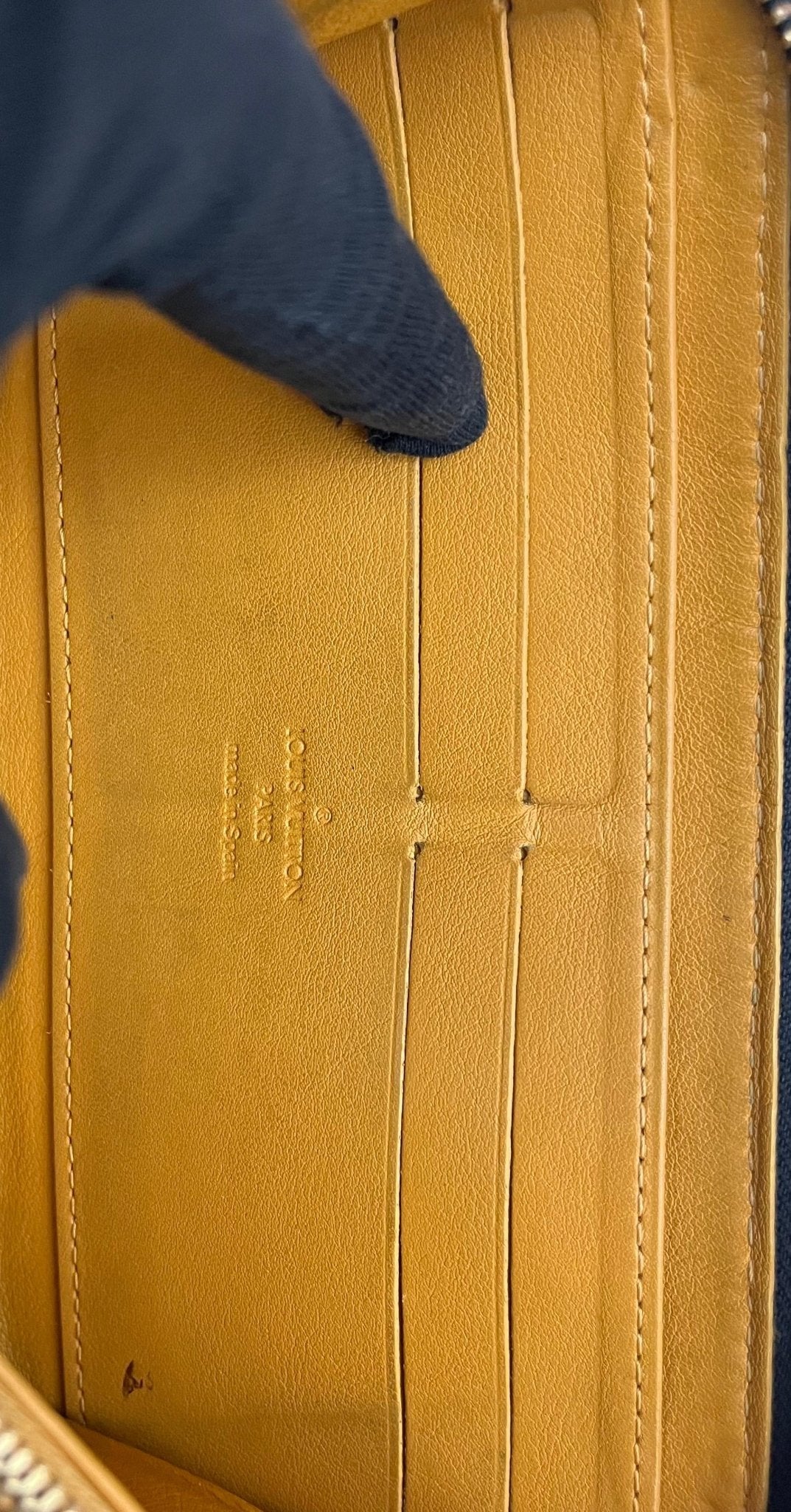 Louis Vuitton Zippy Black Denim
