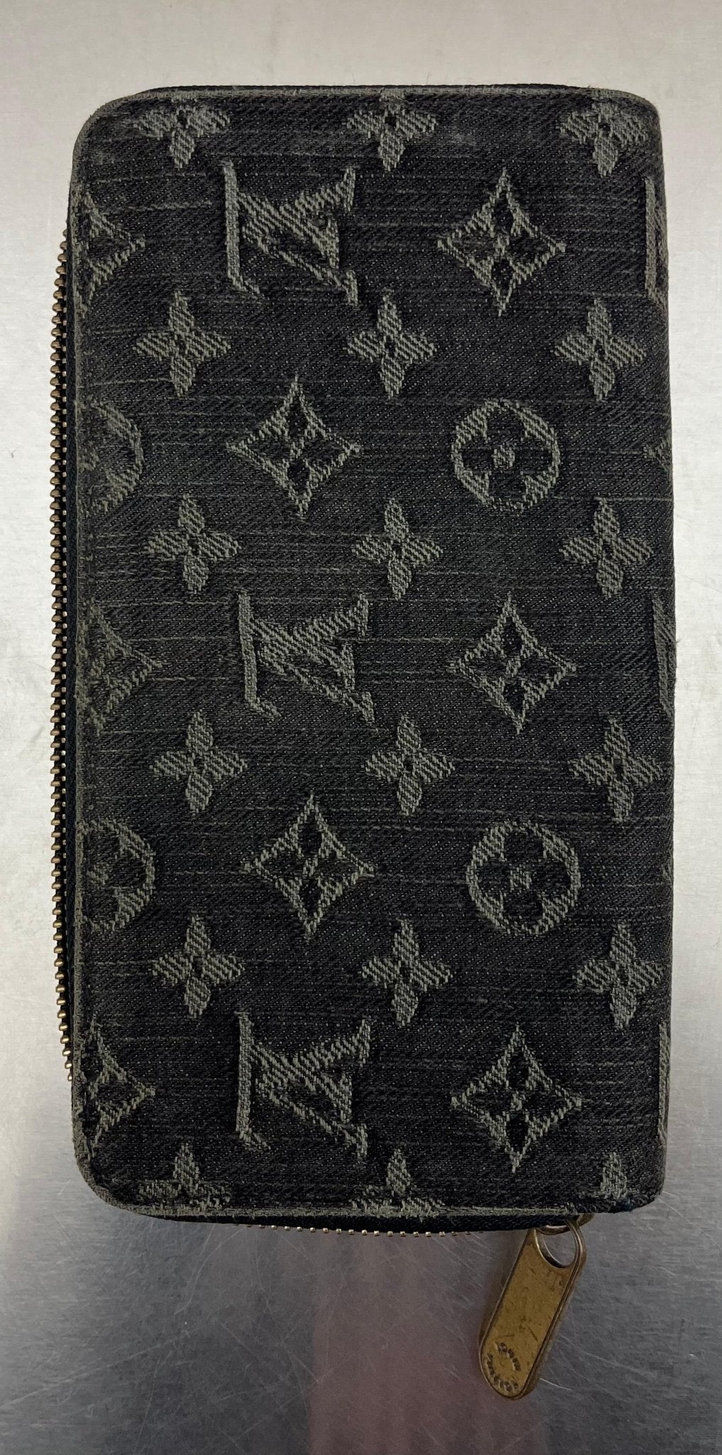 Louis Vuitton Zippy Black Denim