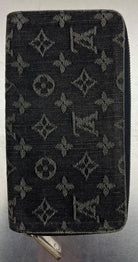 Louis Vuitton Zippy Black Denim