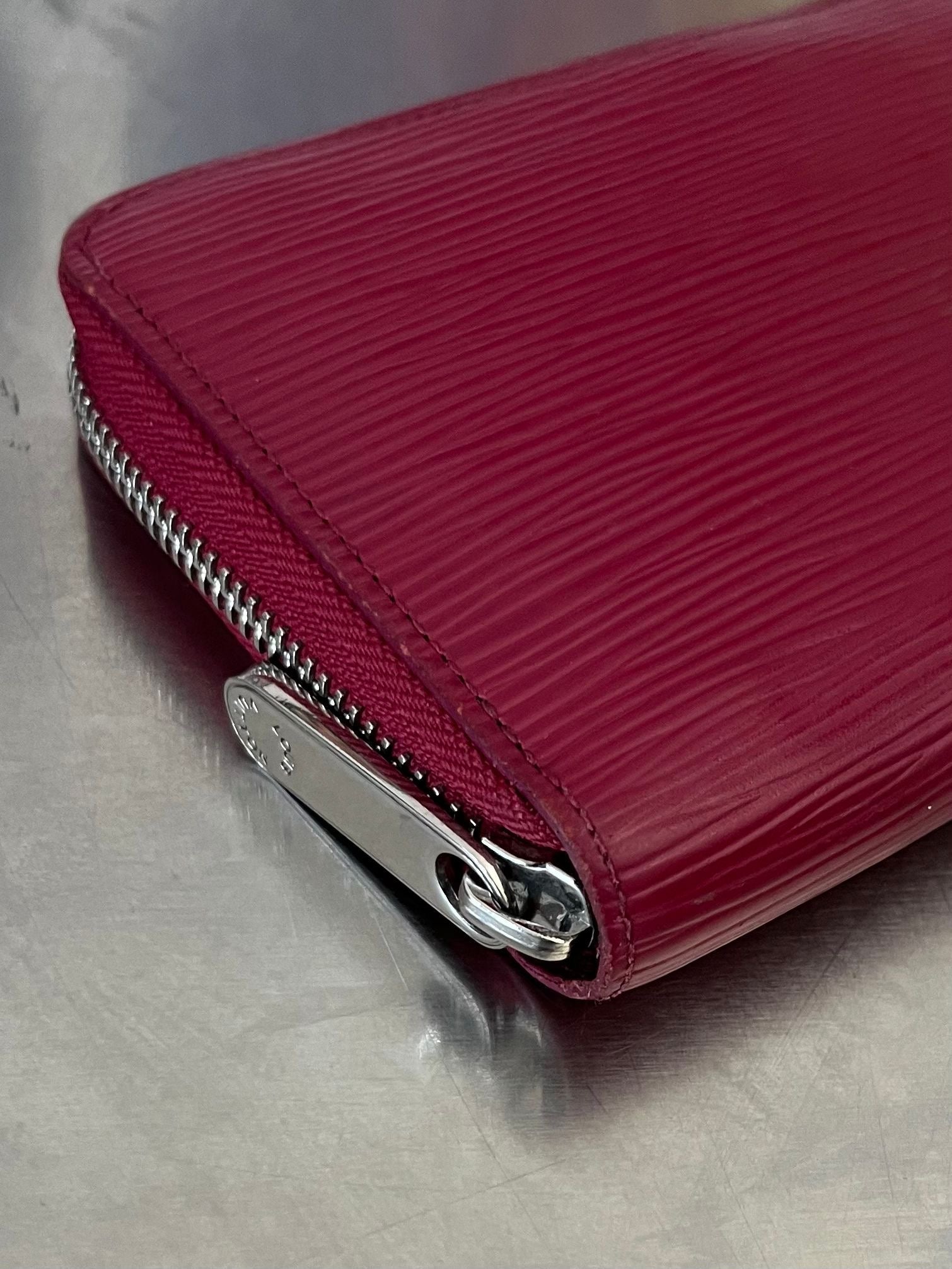 Louis Vuitton Zippy Epi