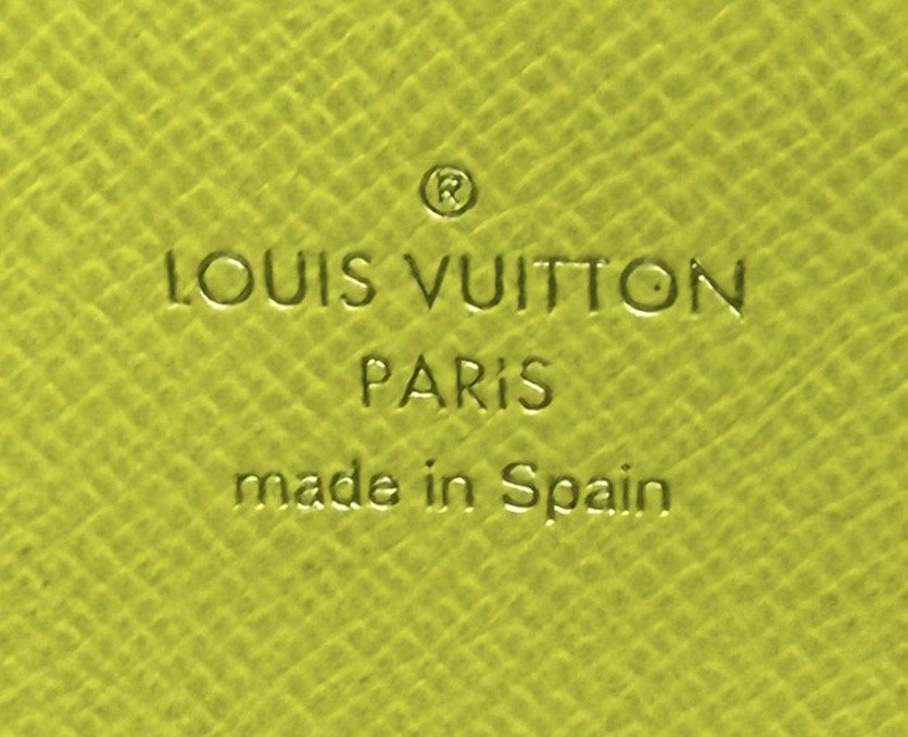Louis Vuitton Zippy Epi