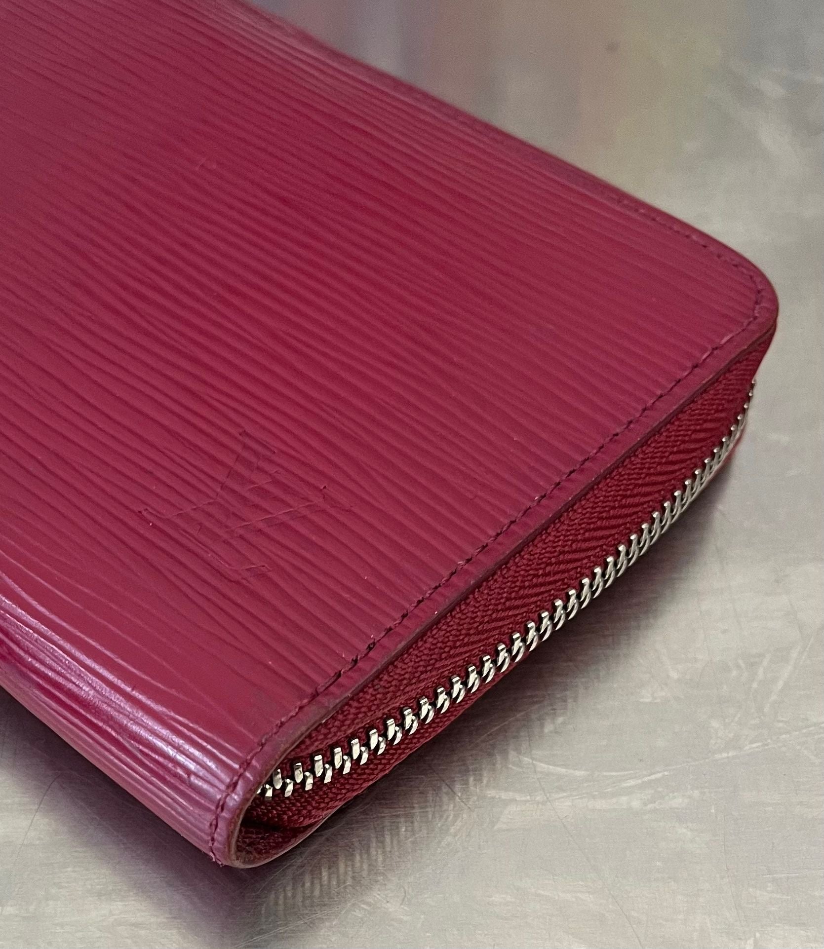 Louis Vuitton Zippy Epi