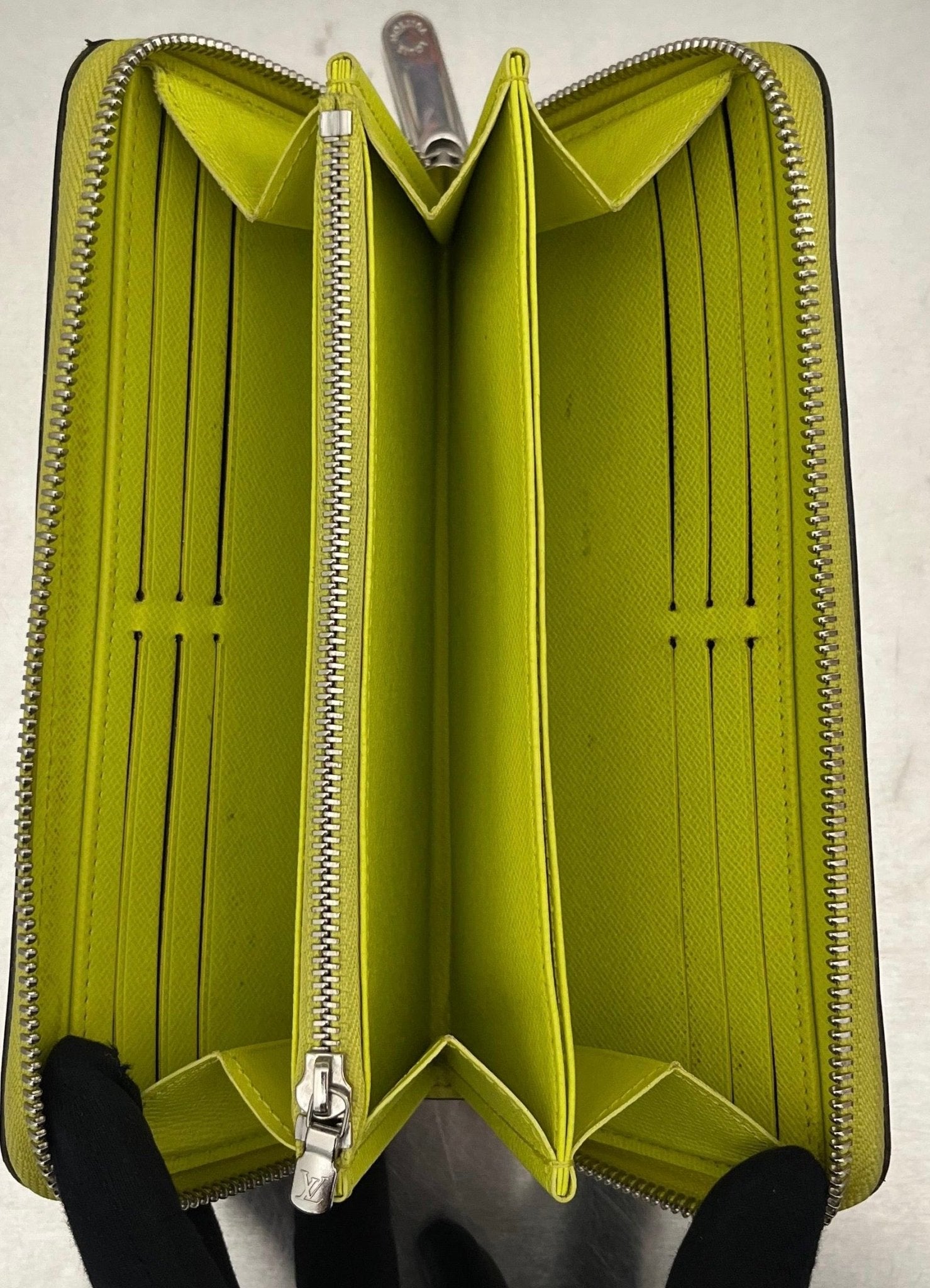 Louis Vuitton Zippy Epi