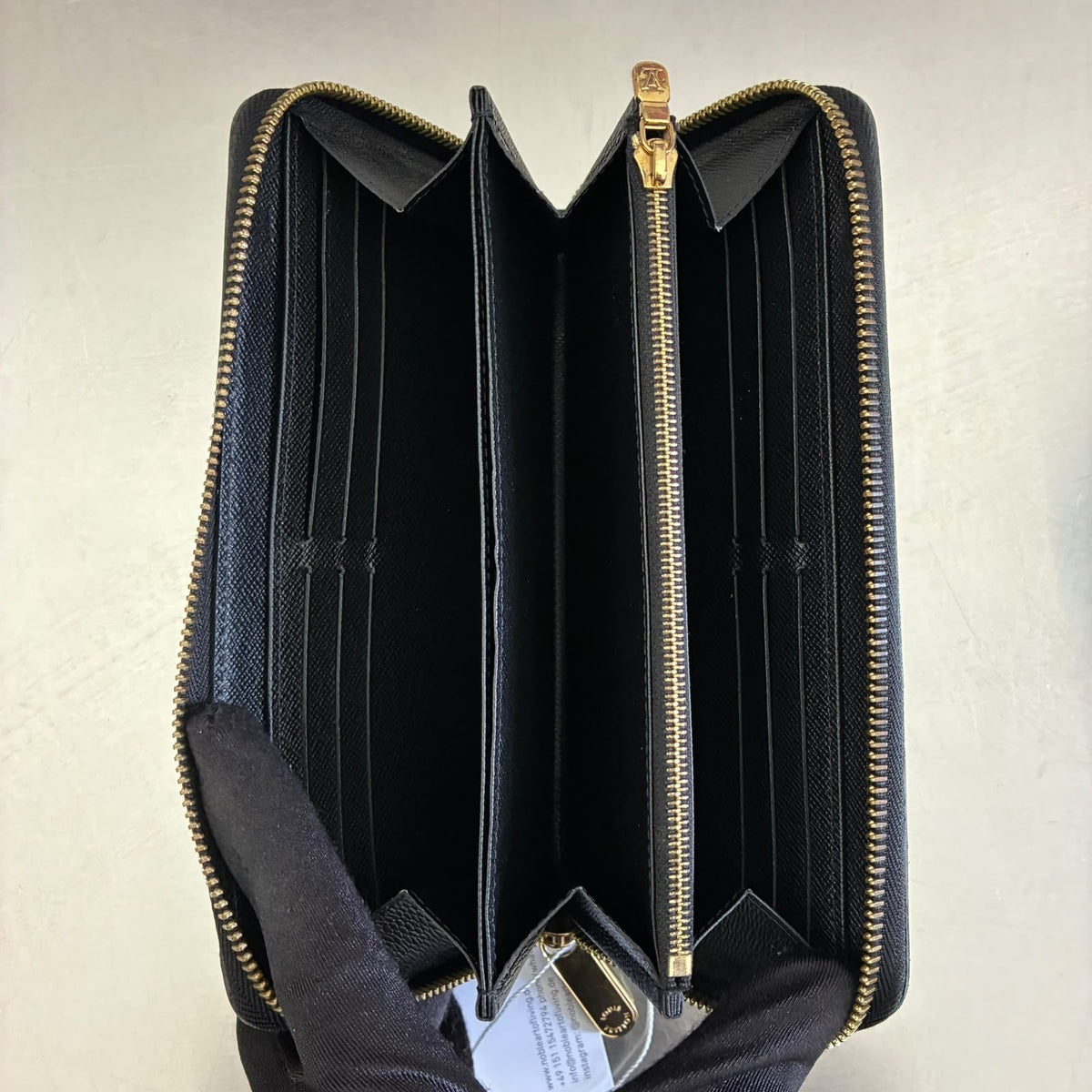 Louis Vuitton Zippy Epi
