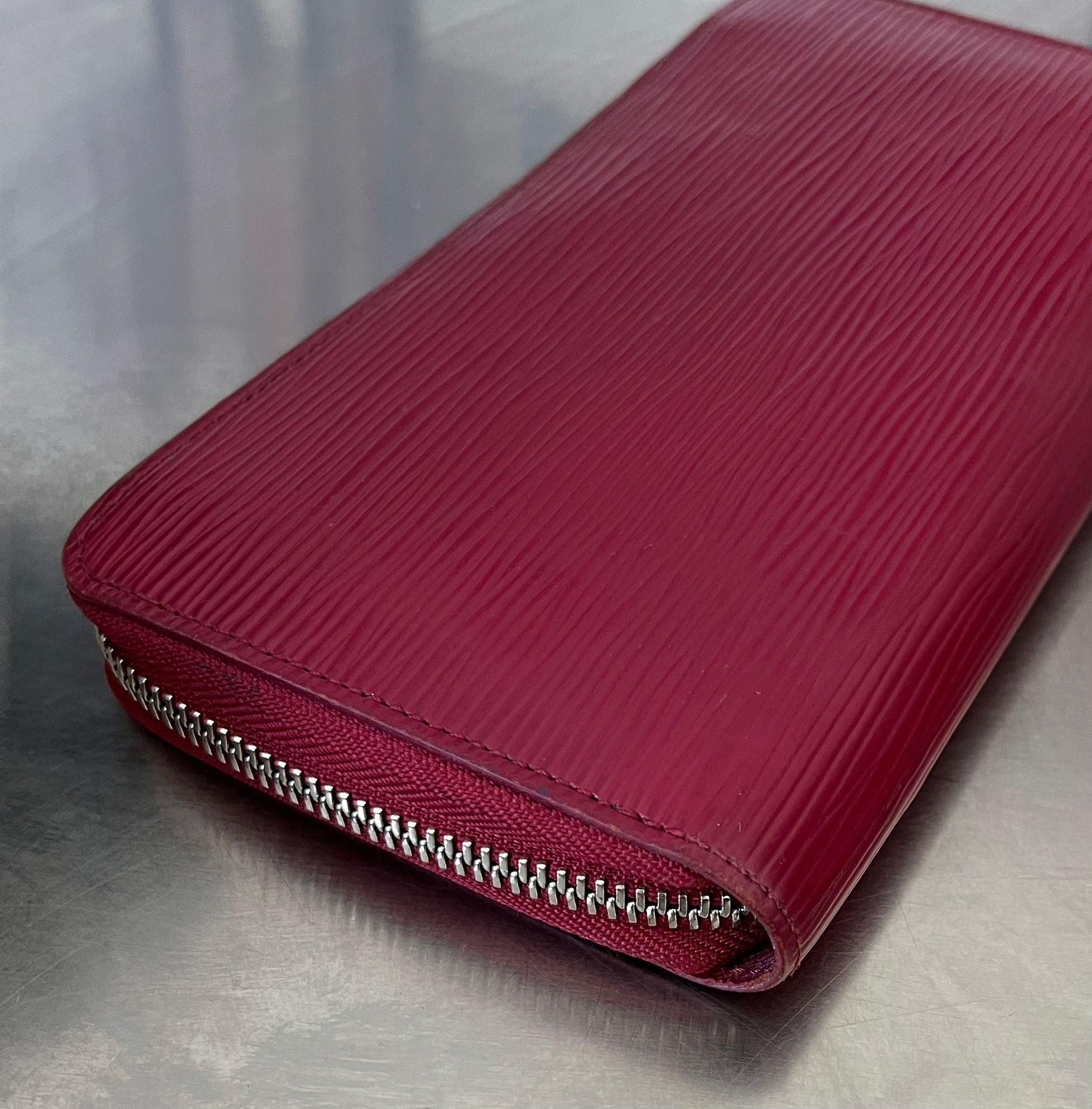 Louis Vuitton Zippy Epi