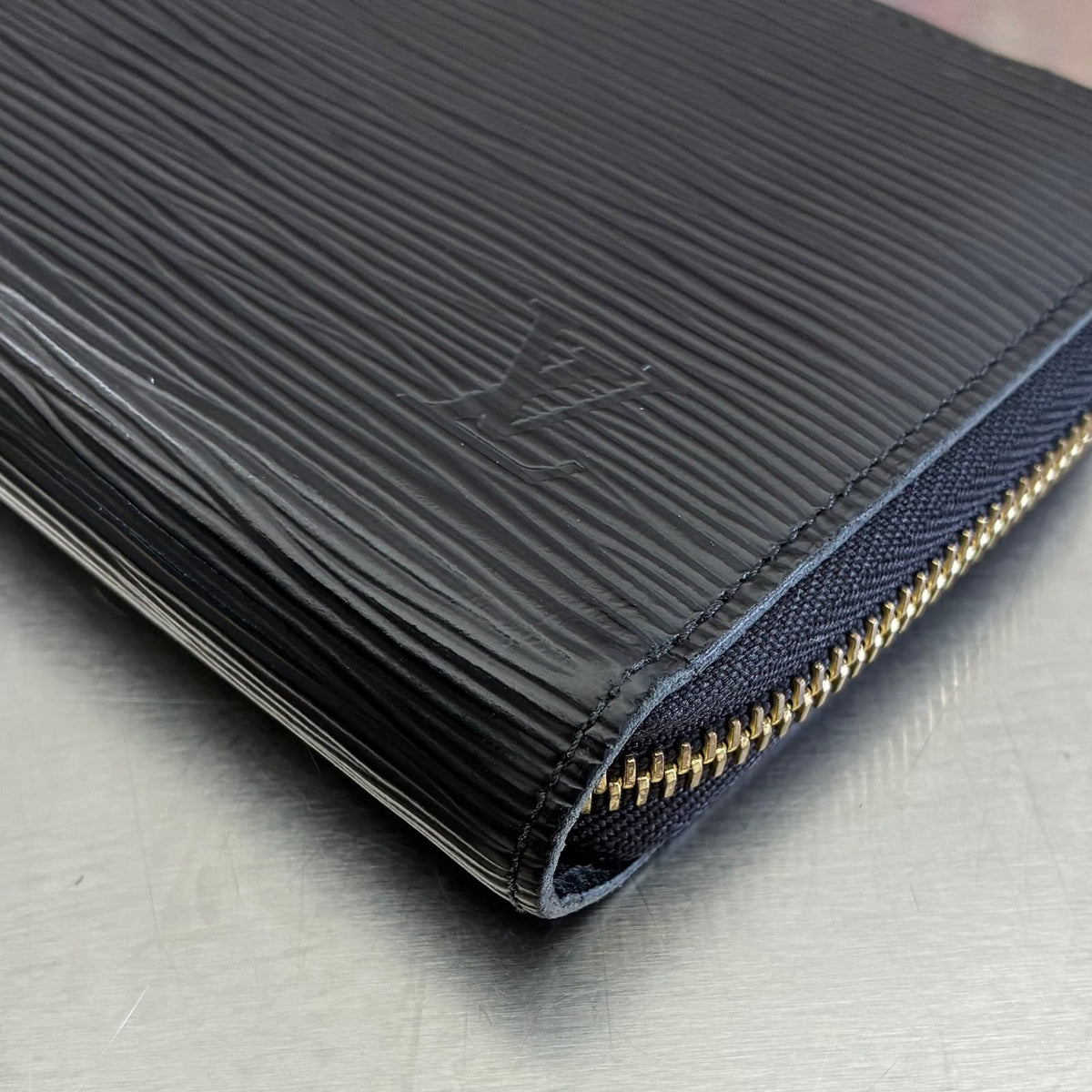 Louis Vuitton Zippy Epi