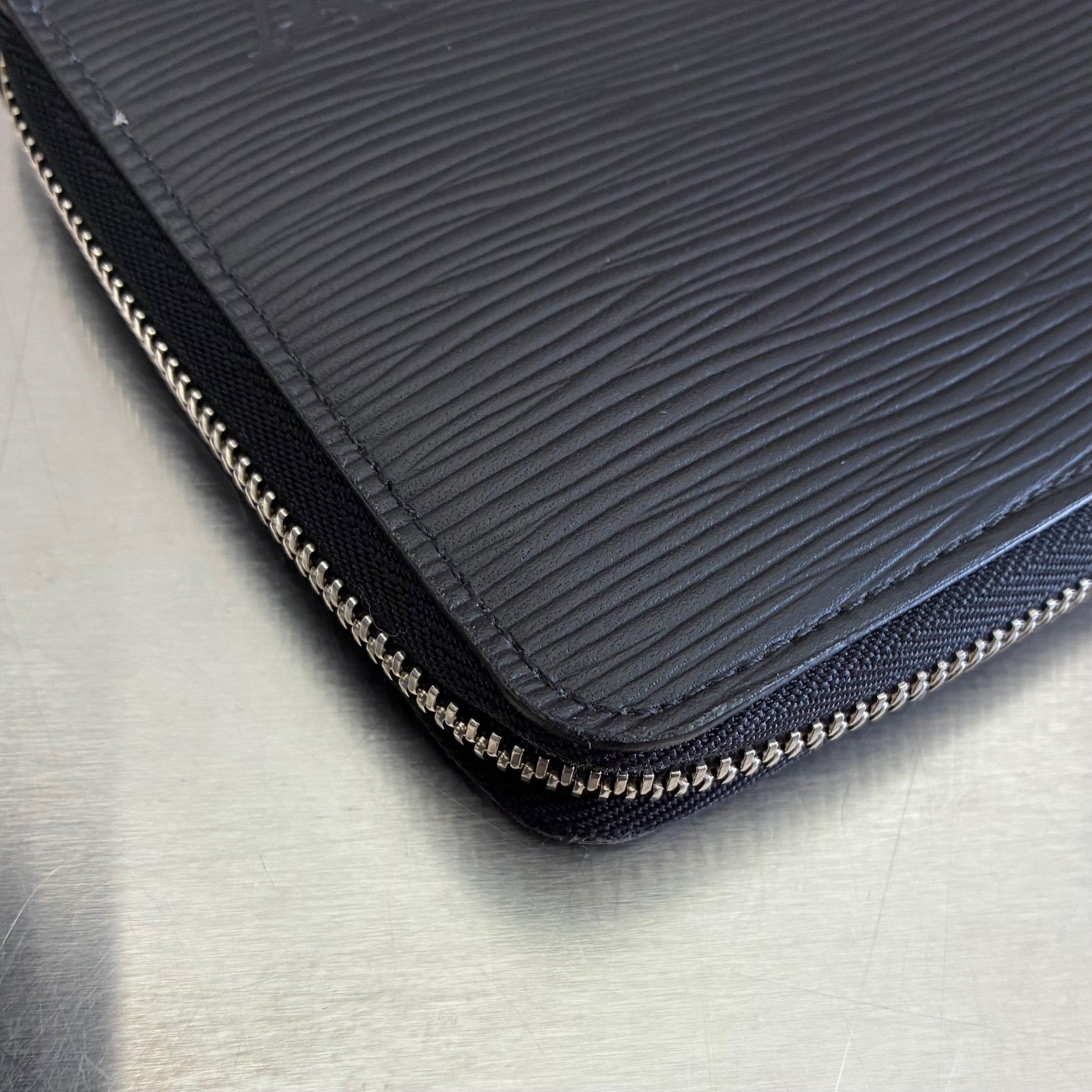 Louis Vuitton Zippy Organizer Epi