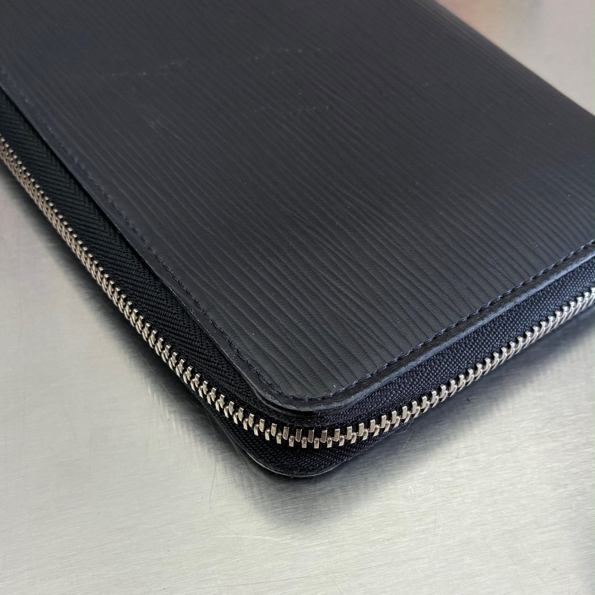Louis Vuitton Zippy Organizer Epi