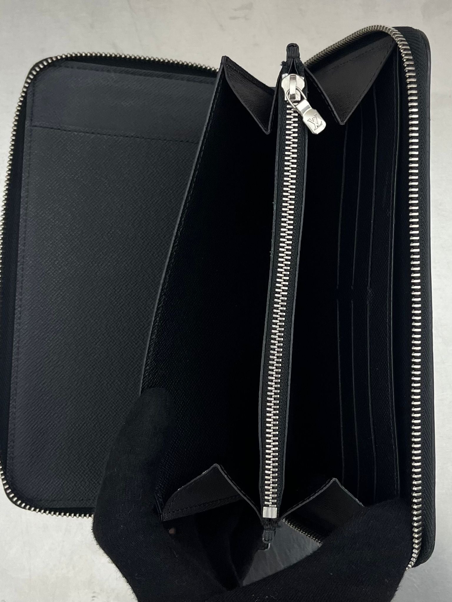 Louis Vuitton Zippy Organizer Epi