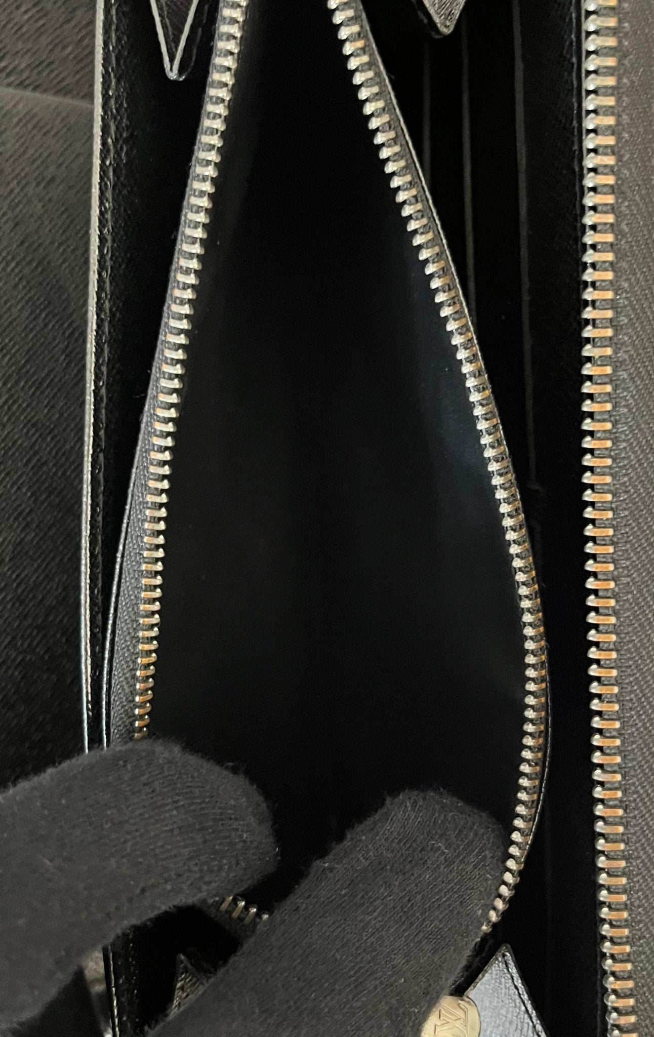 Louis Vuitton Zippy Organizer Epi
