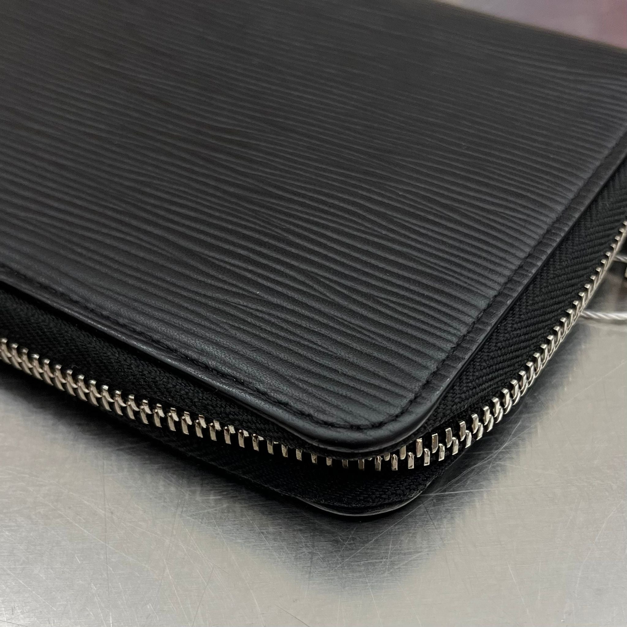 Louis Vuitton Zippy Organizer Epi