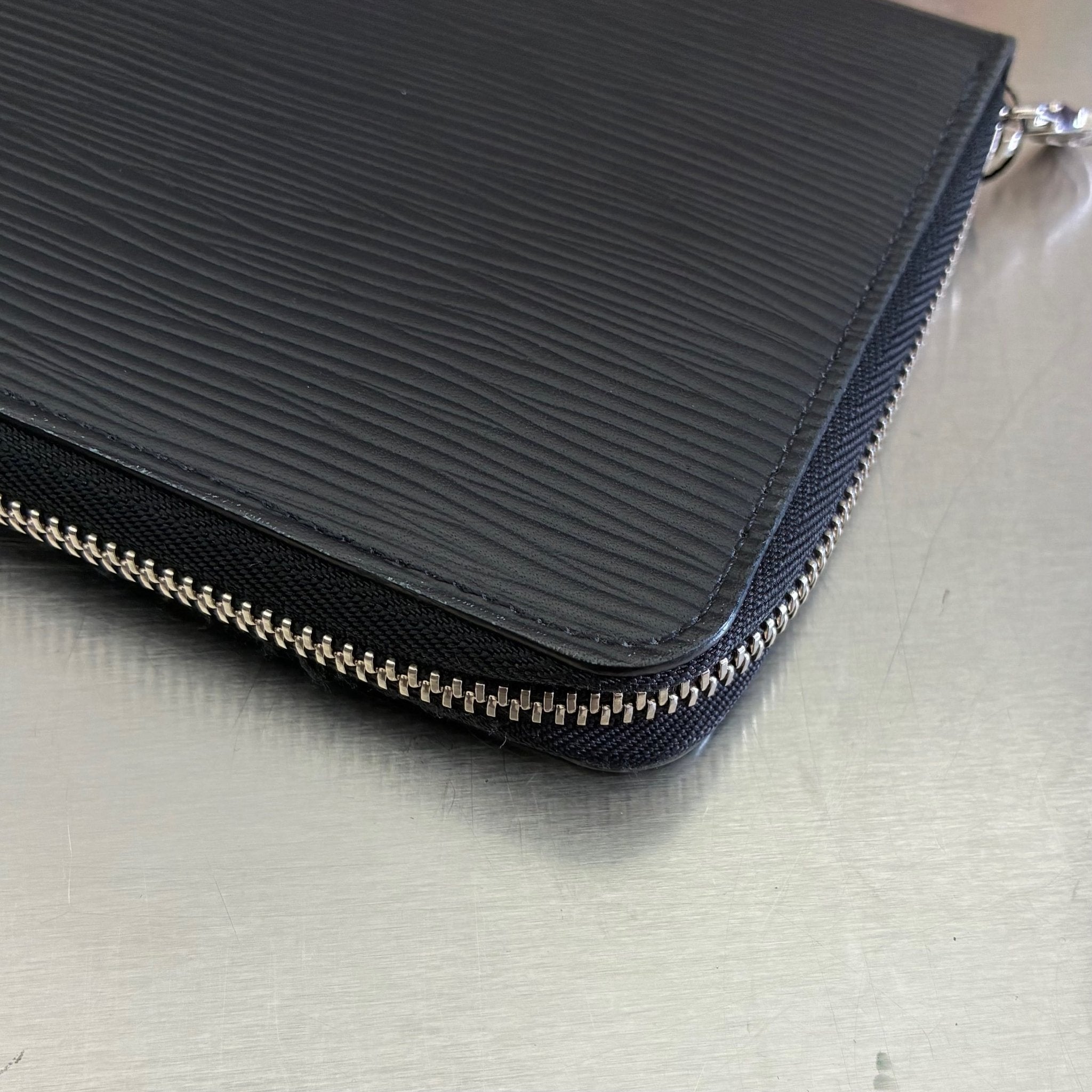 Louis Vuitton Zippy Organizer Epi