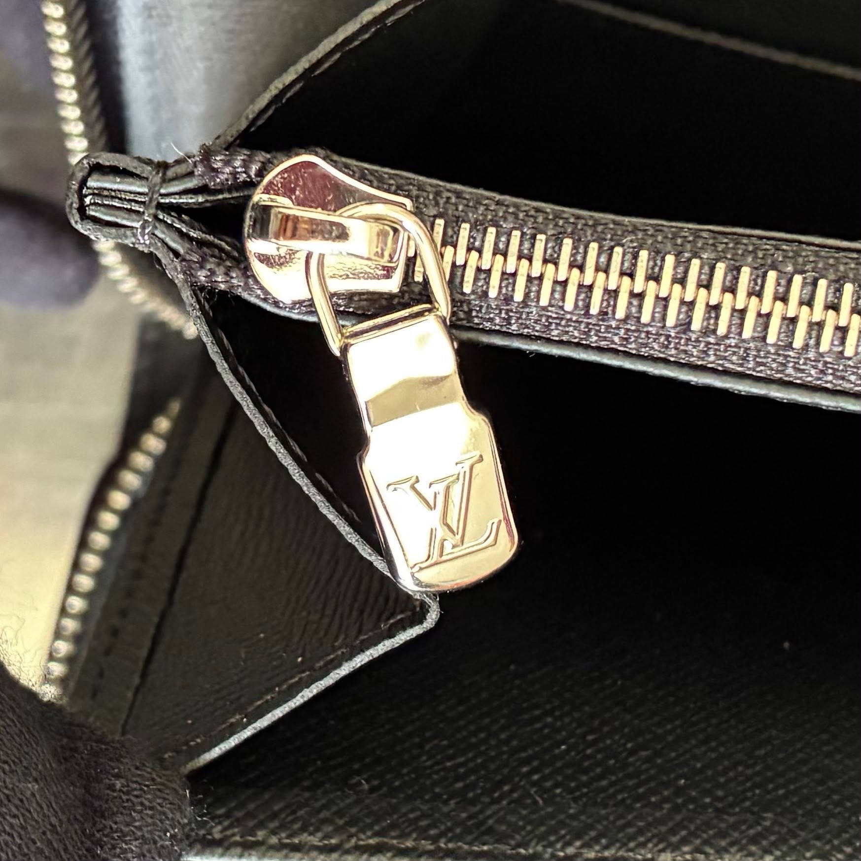 Louis Vuitton Zippy Organizer Epi