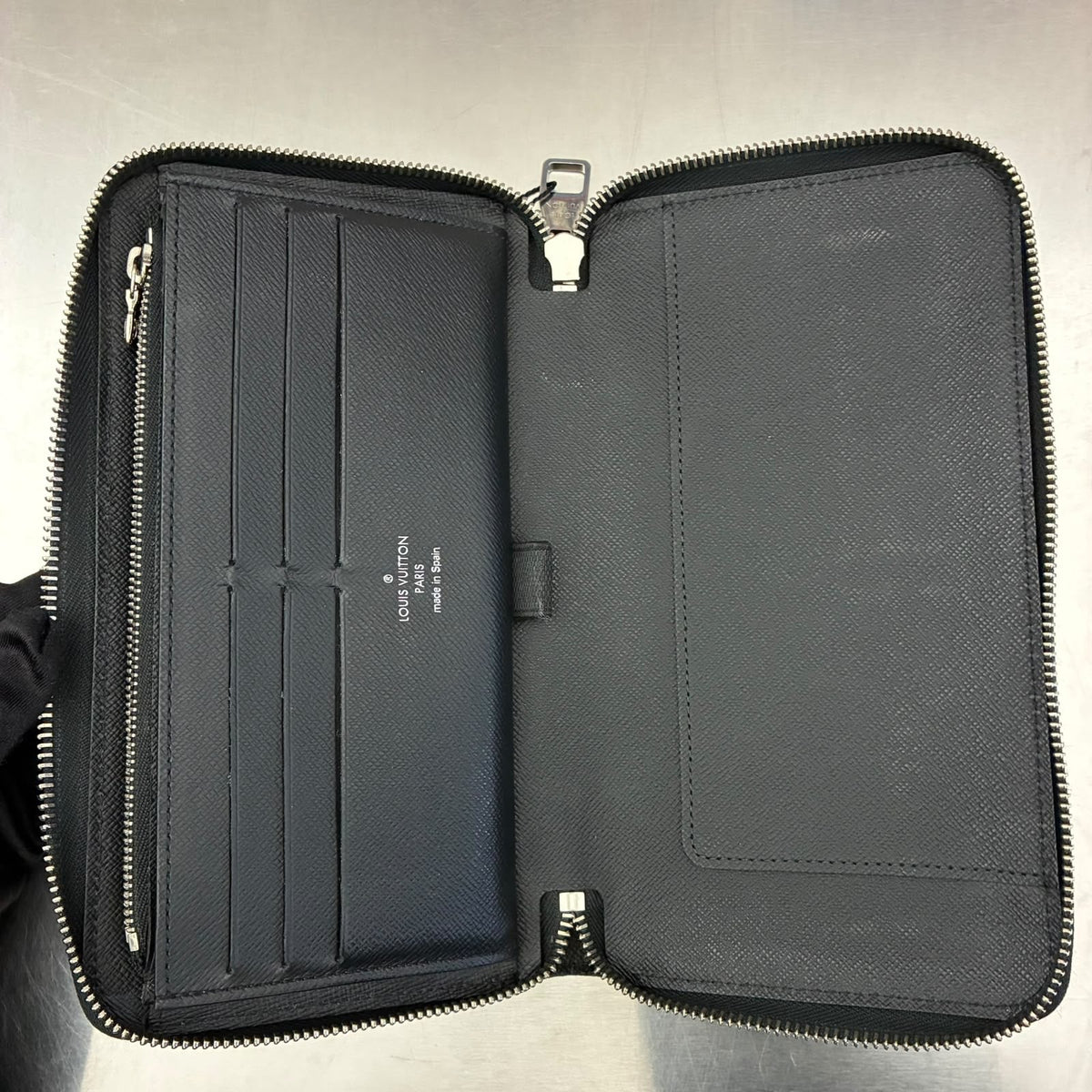 Louis Vuitton Zippy Organizer Epi