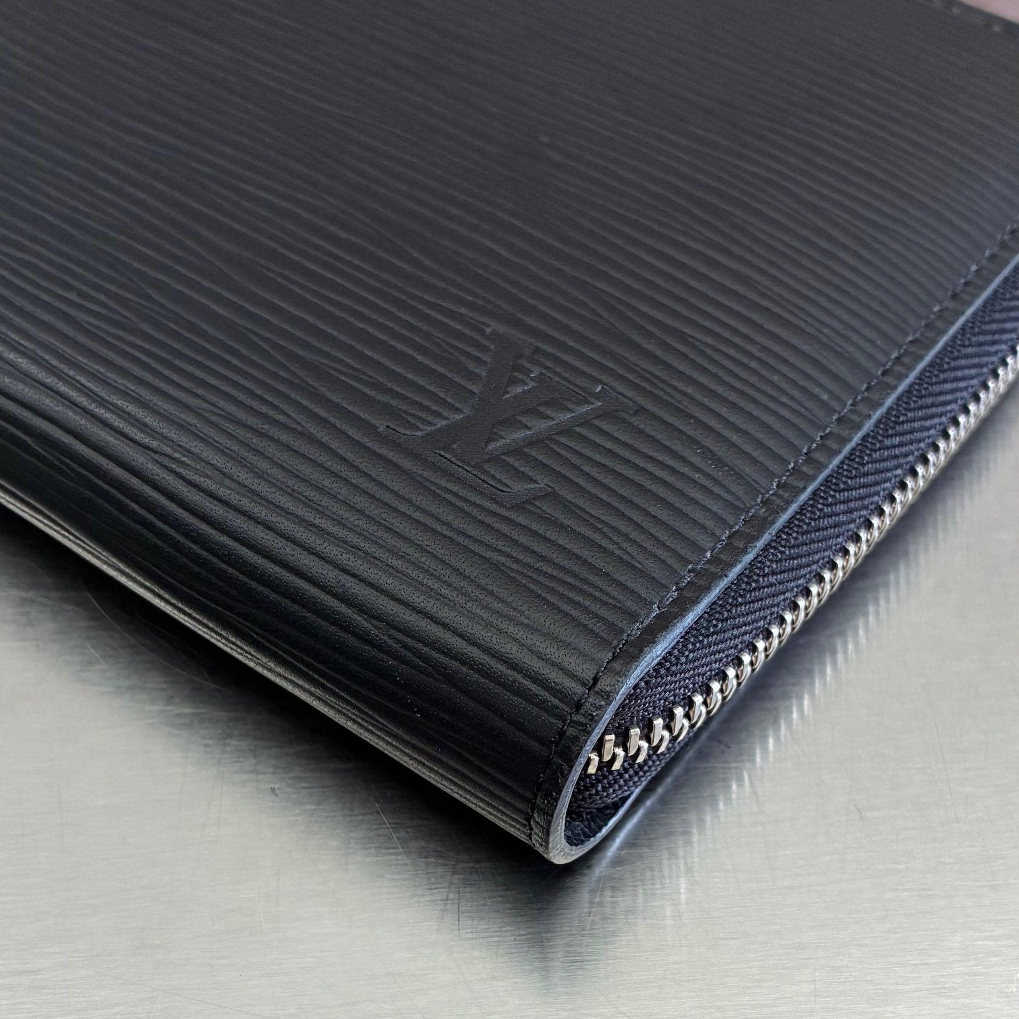 Louis Vuitton Zippy Organizer Epi