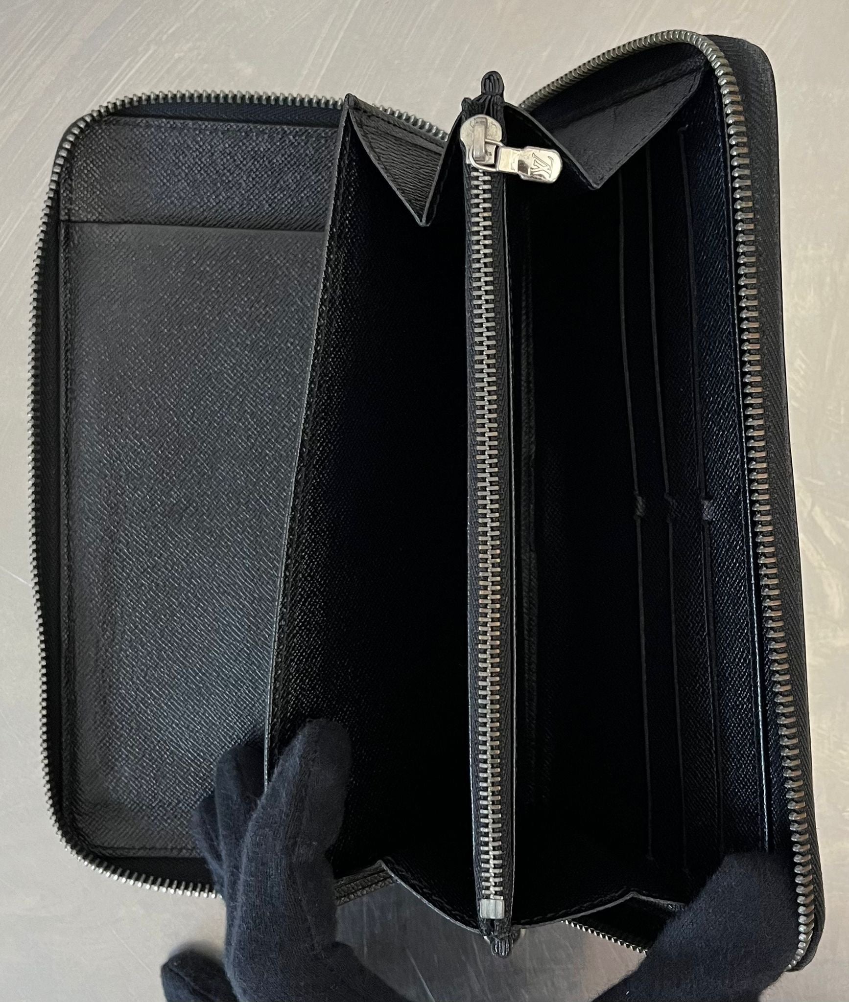 Louis Vuitton Zippy Organizer Epi