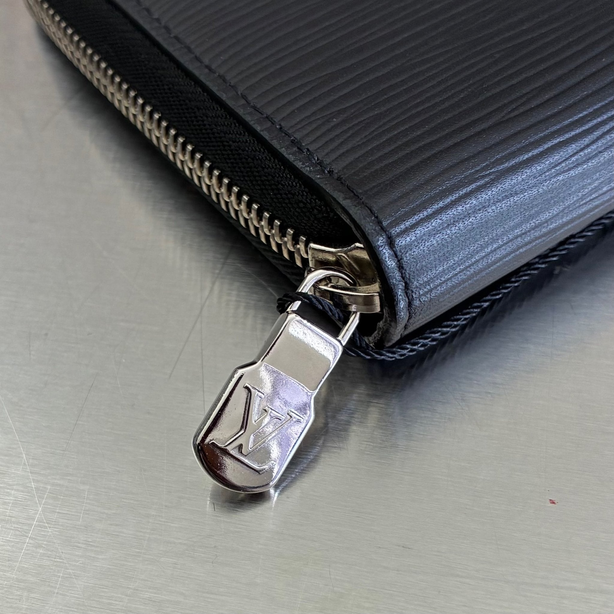 Louis Vuitton Zippy Organizer Epi