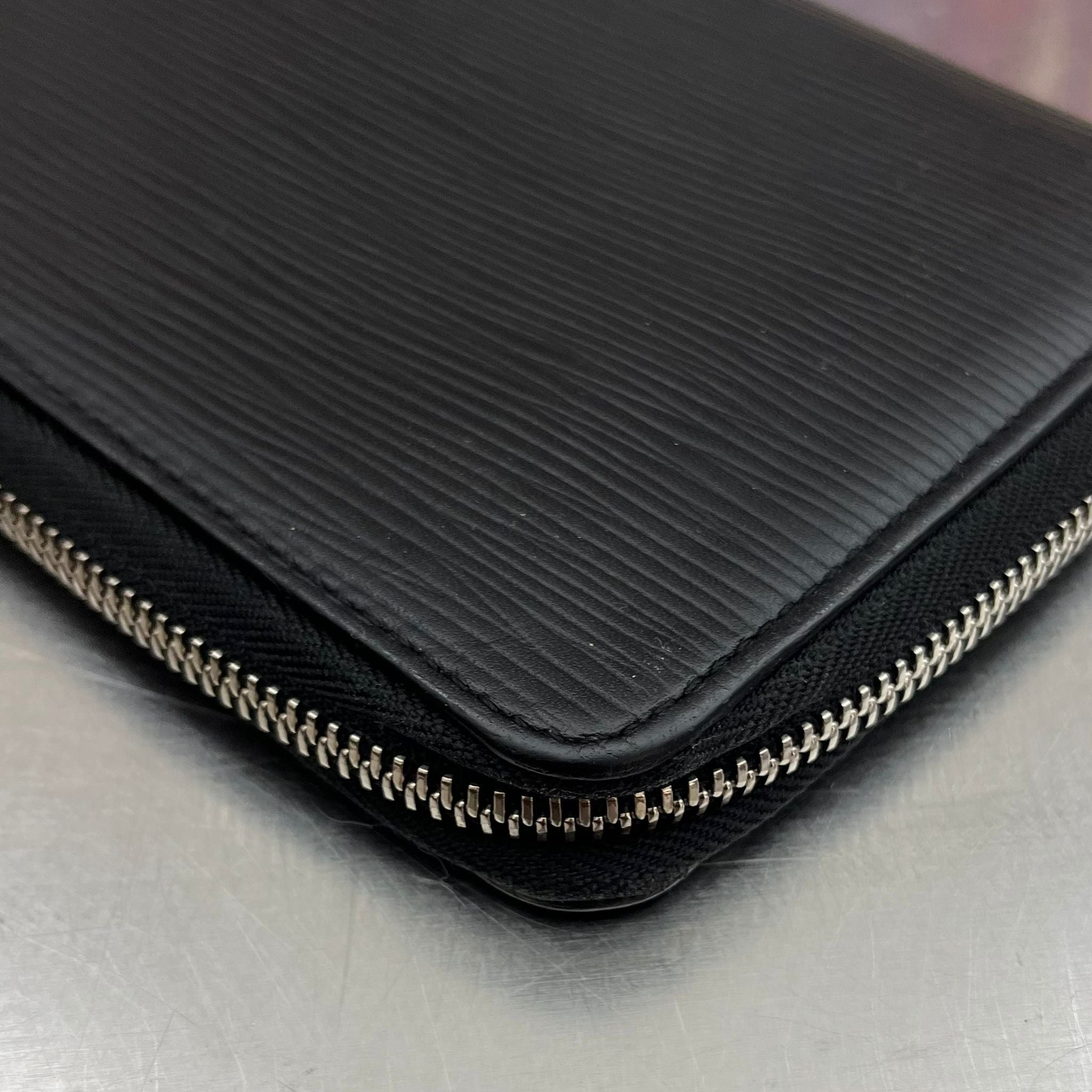 Louis Vuitton Zippy Organizer Epi