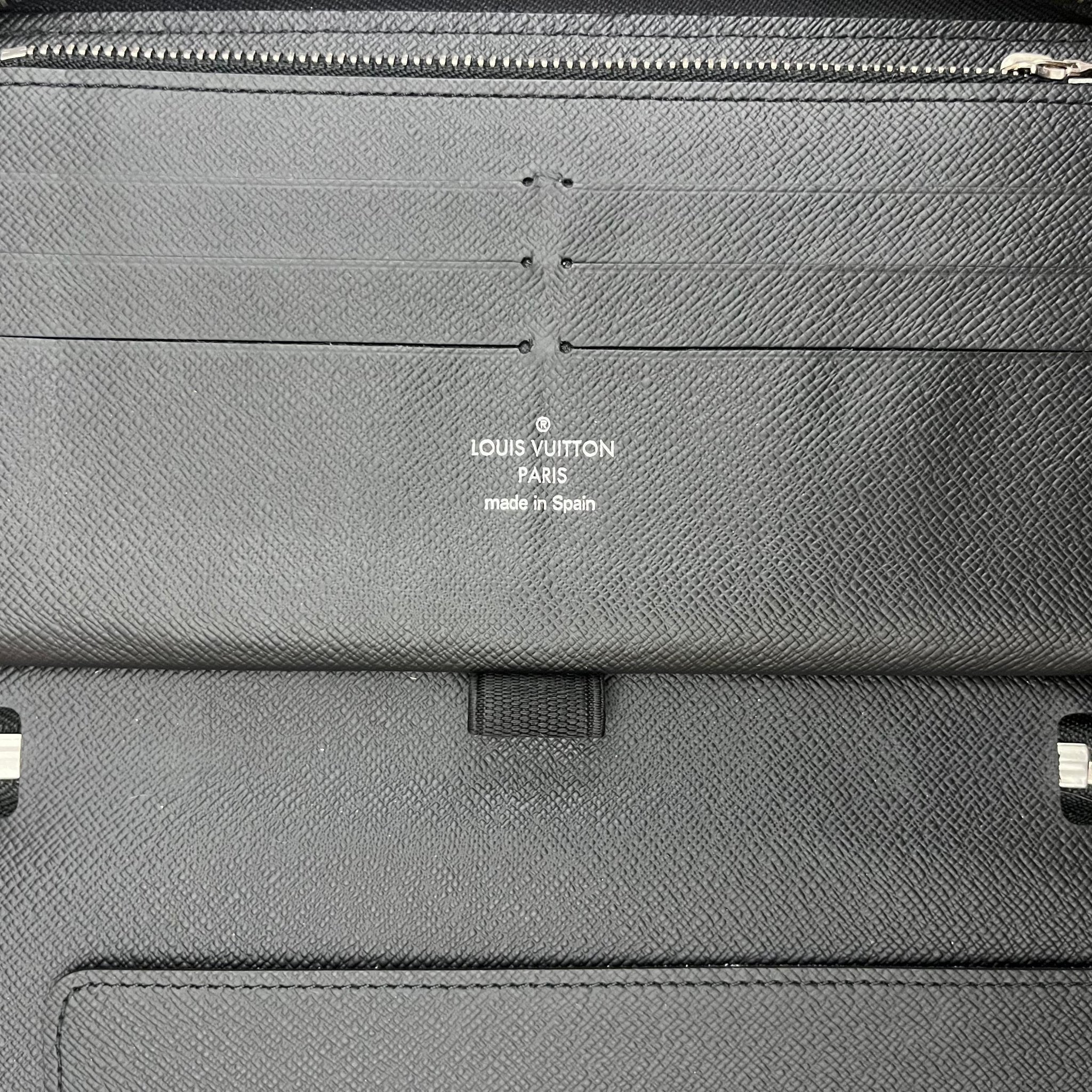 Louis Vuitton Zippy Organizer Epi