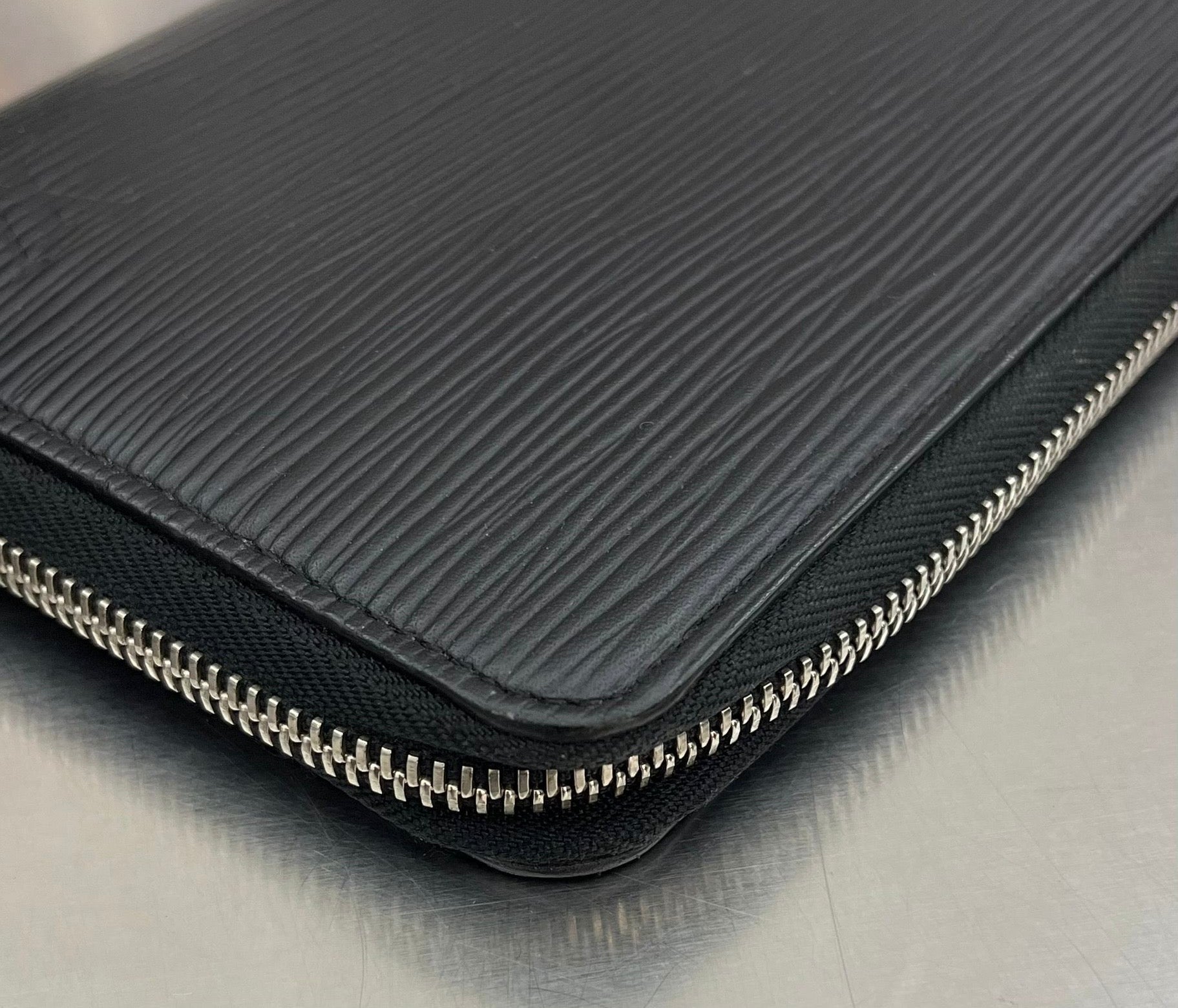 Louis Vuitton Zippy Organizer Epi