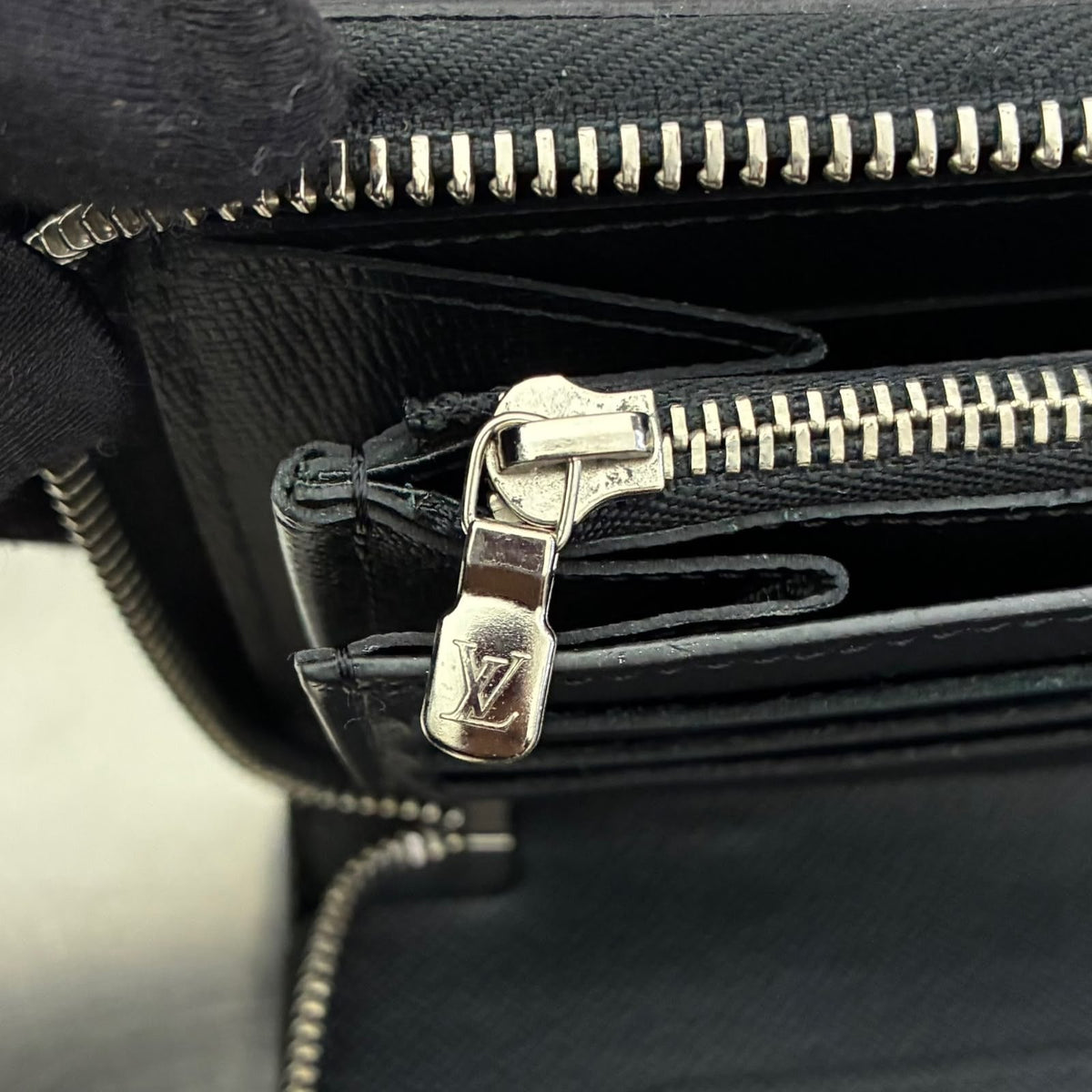 Louis Vuitton Zippy Organizer Epi