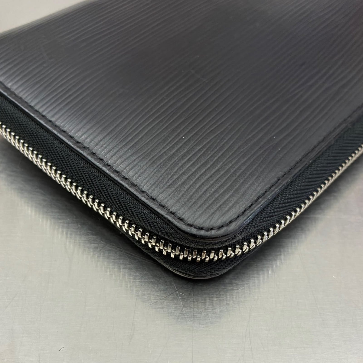 Louis Vuitton Zippy Organizer Epi