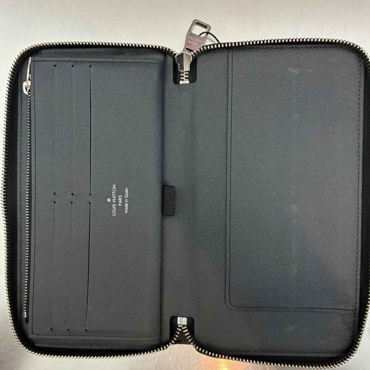 Louis Vuitton Zippy Organizer Taiga