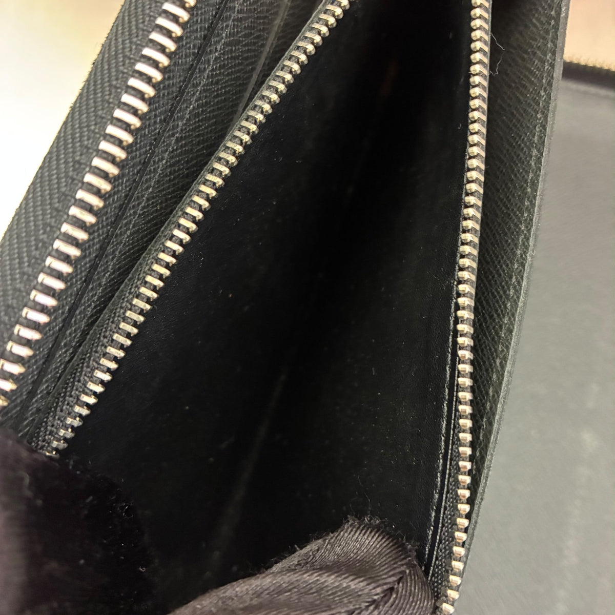 Louis Vuitton Zippy Organizer Taiga