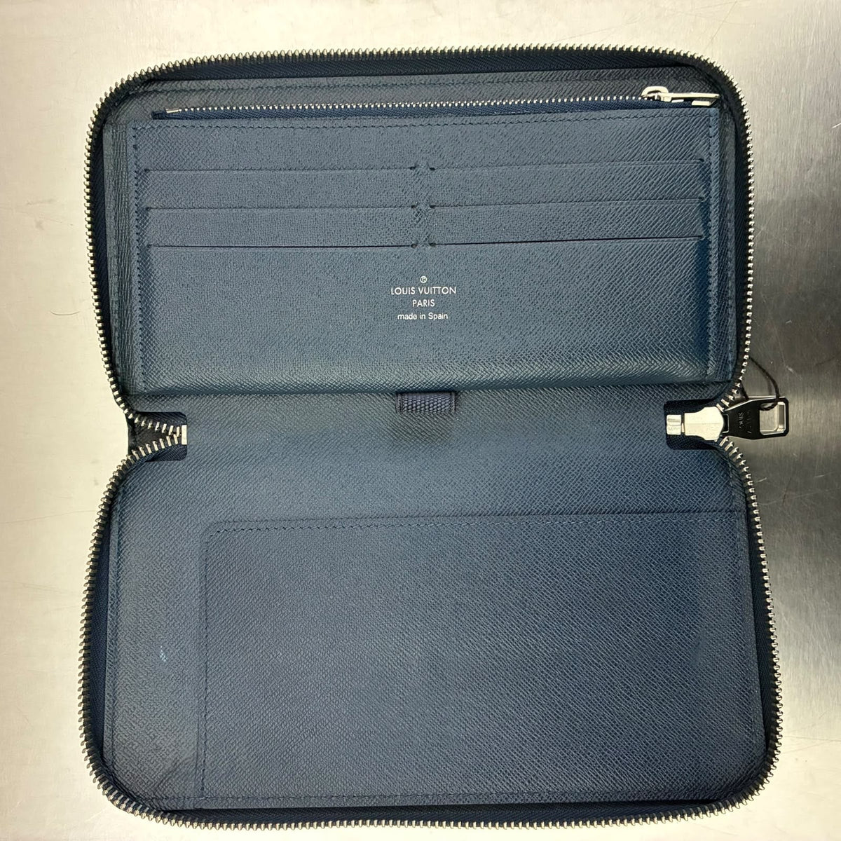 Louis Vuitton Zippy Organizer Taiga