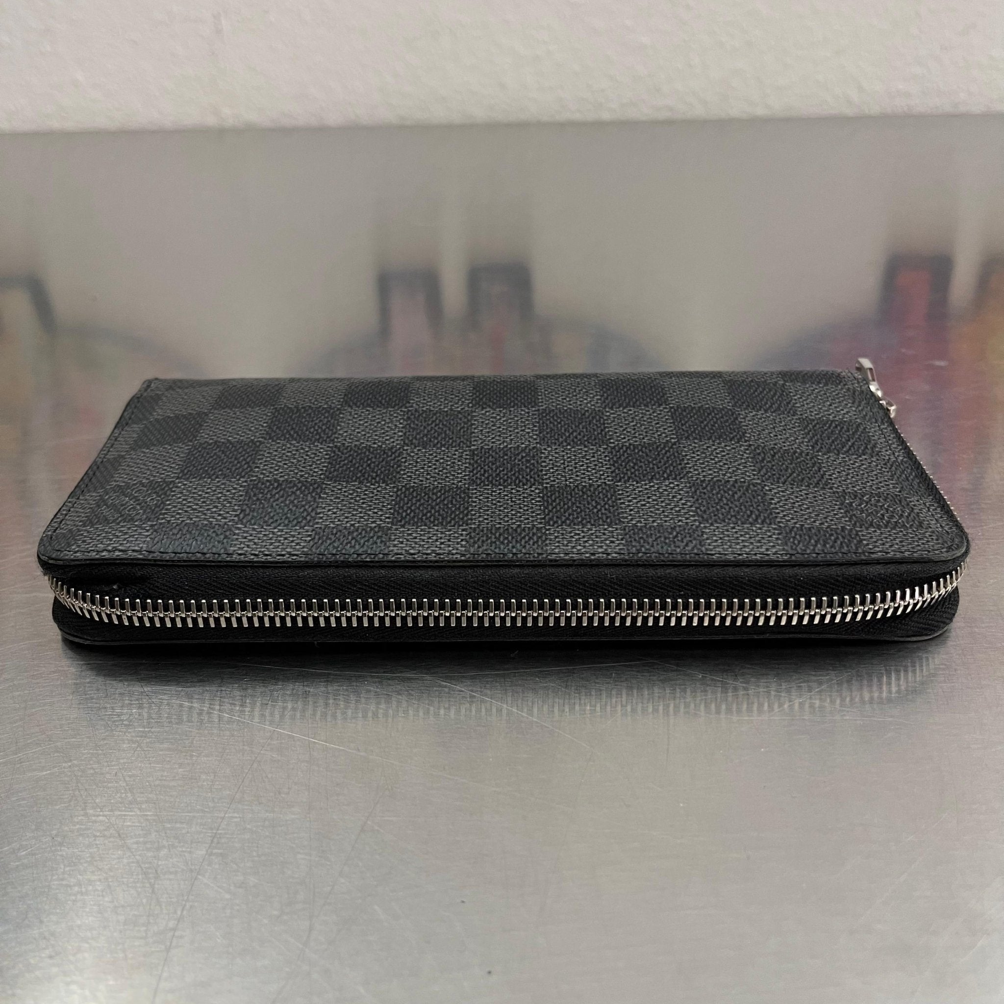 Louis Vuitton Zippy Vertical Damier