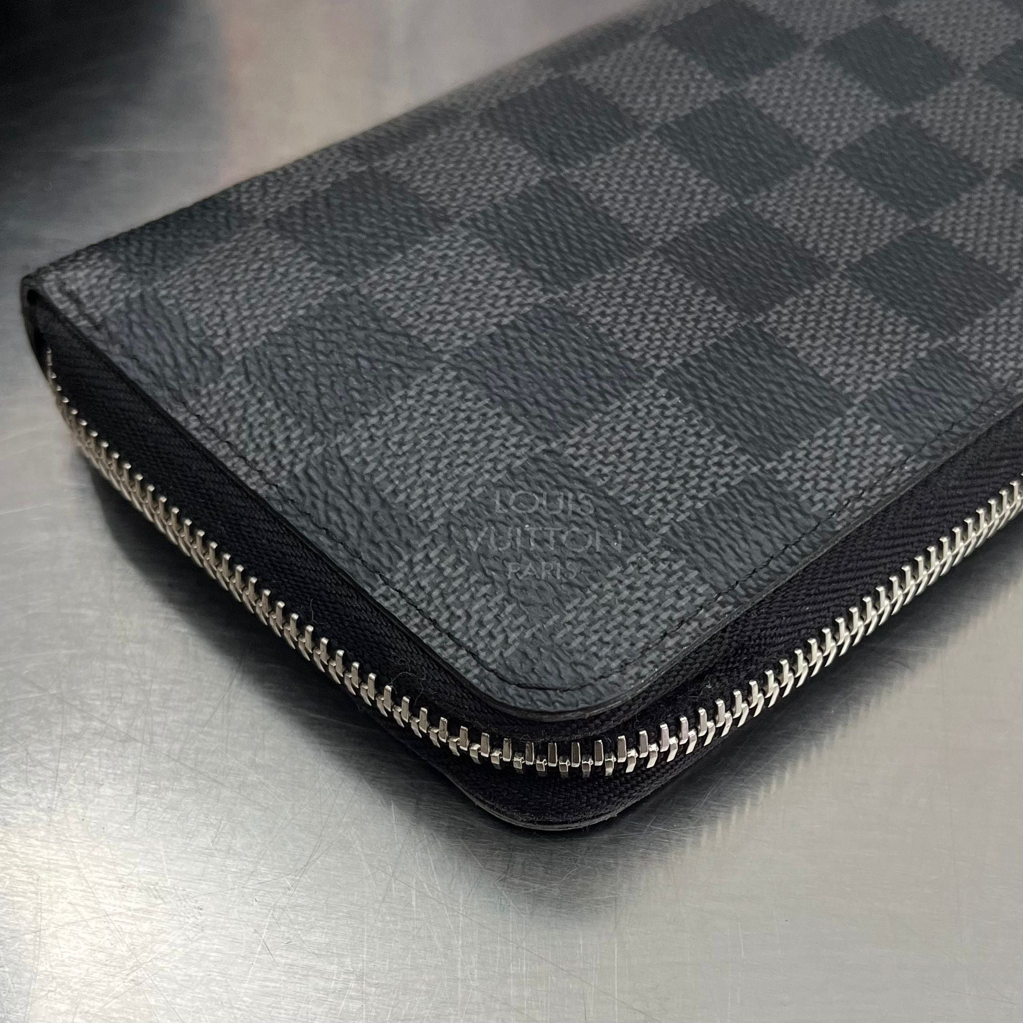 Louis Vuitton Zippy Vertical Damier