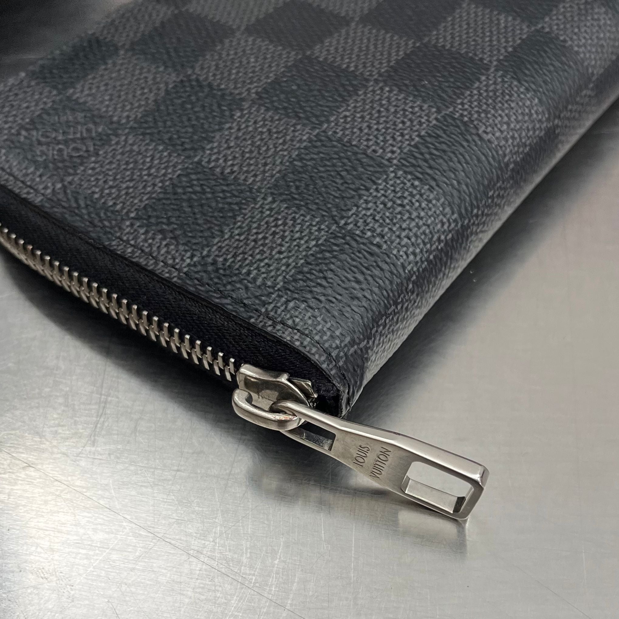 Louis Vuitton Zippy Vertical Damier