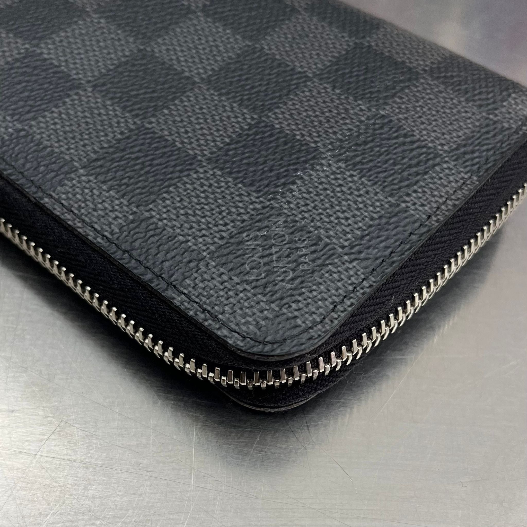 Louis Vuitton Zippy Vertical Damier