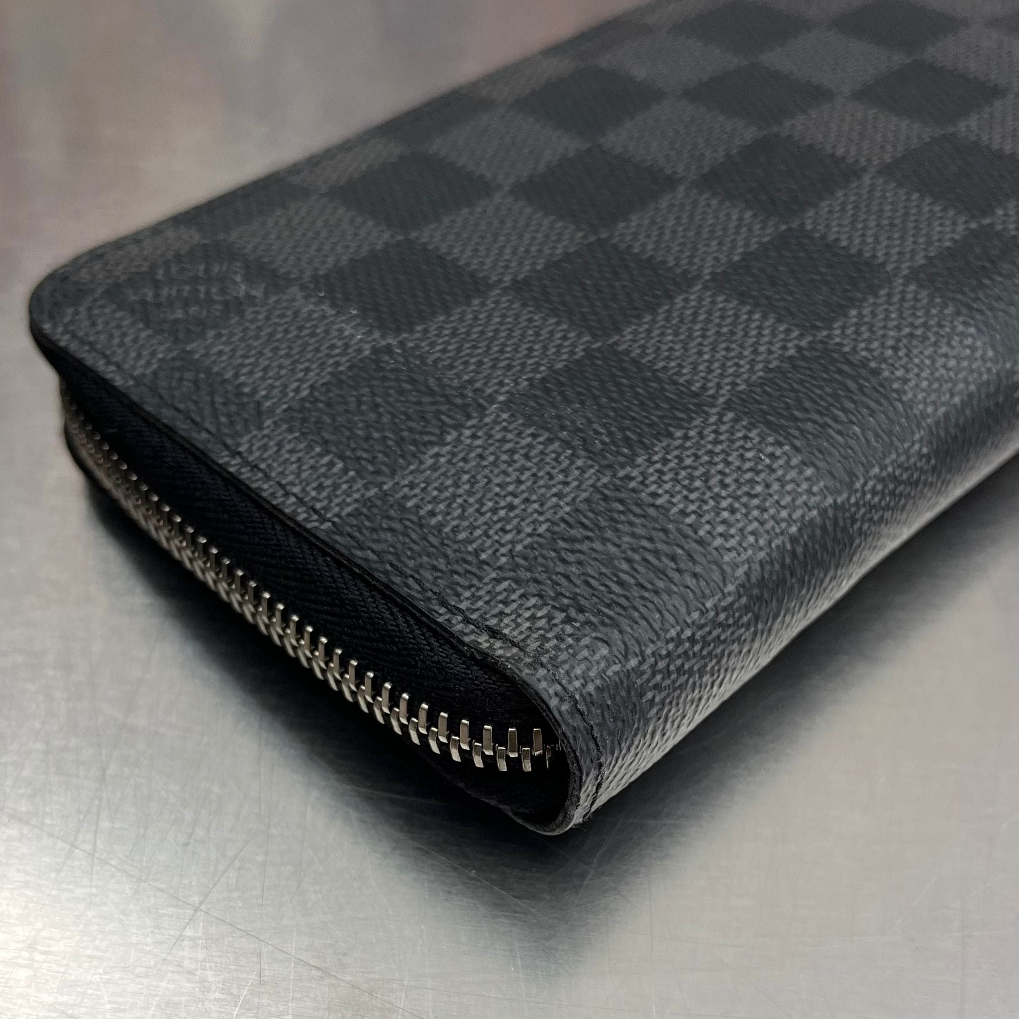 Louis Vuitton Zippy Vertical Damier